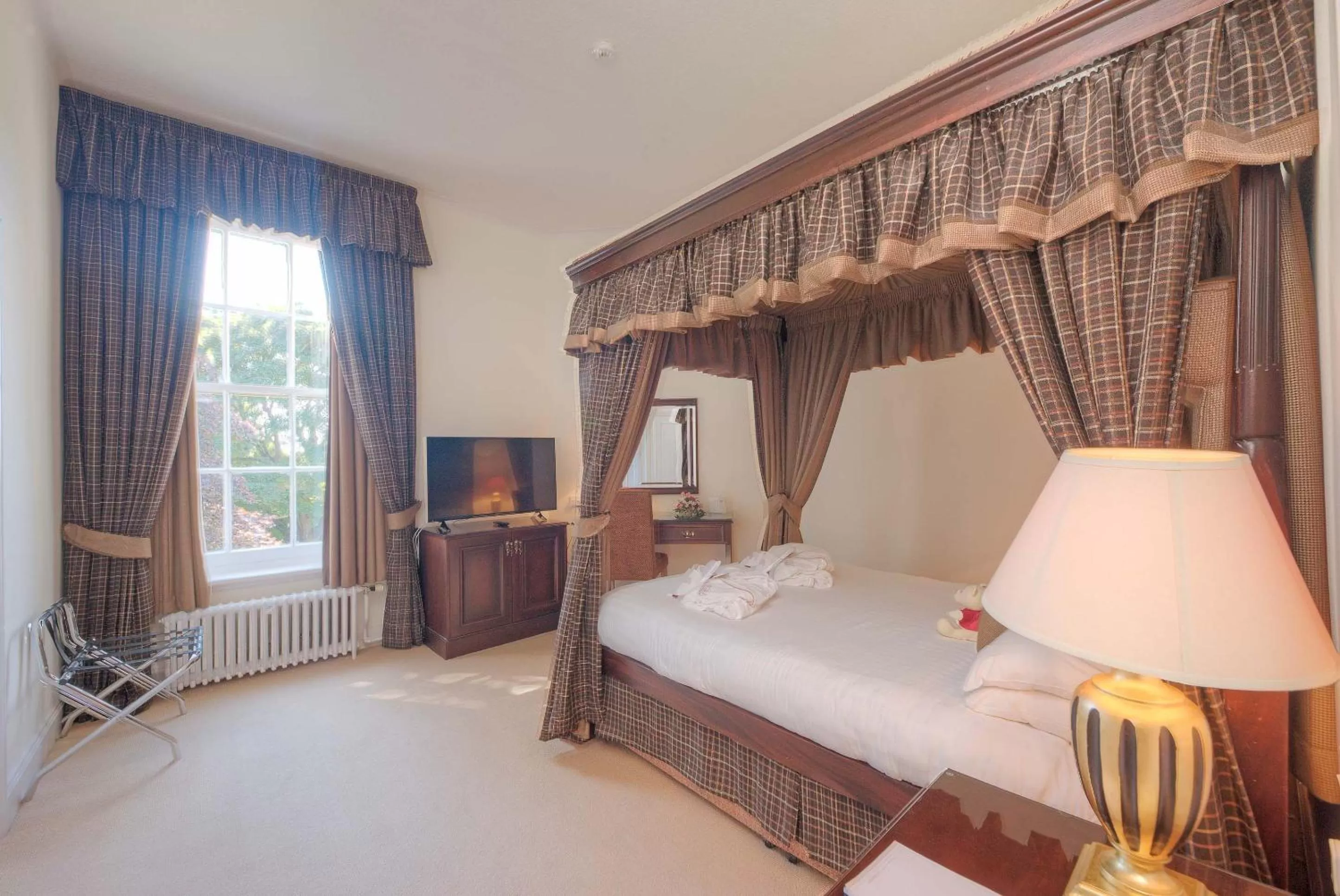 Photo of the whole room, Bed in Muthu Newton Hotel (Near Inverness Airport)