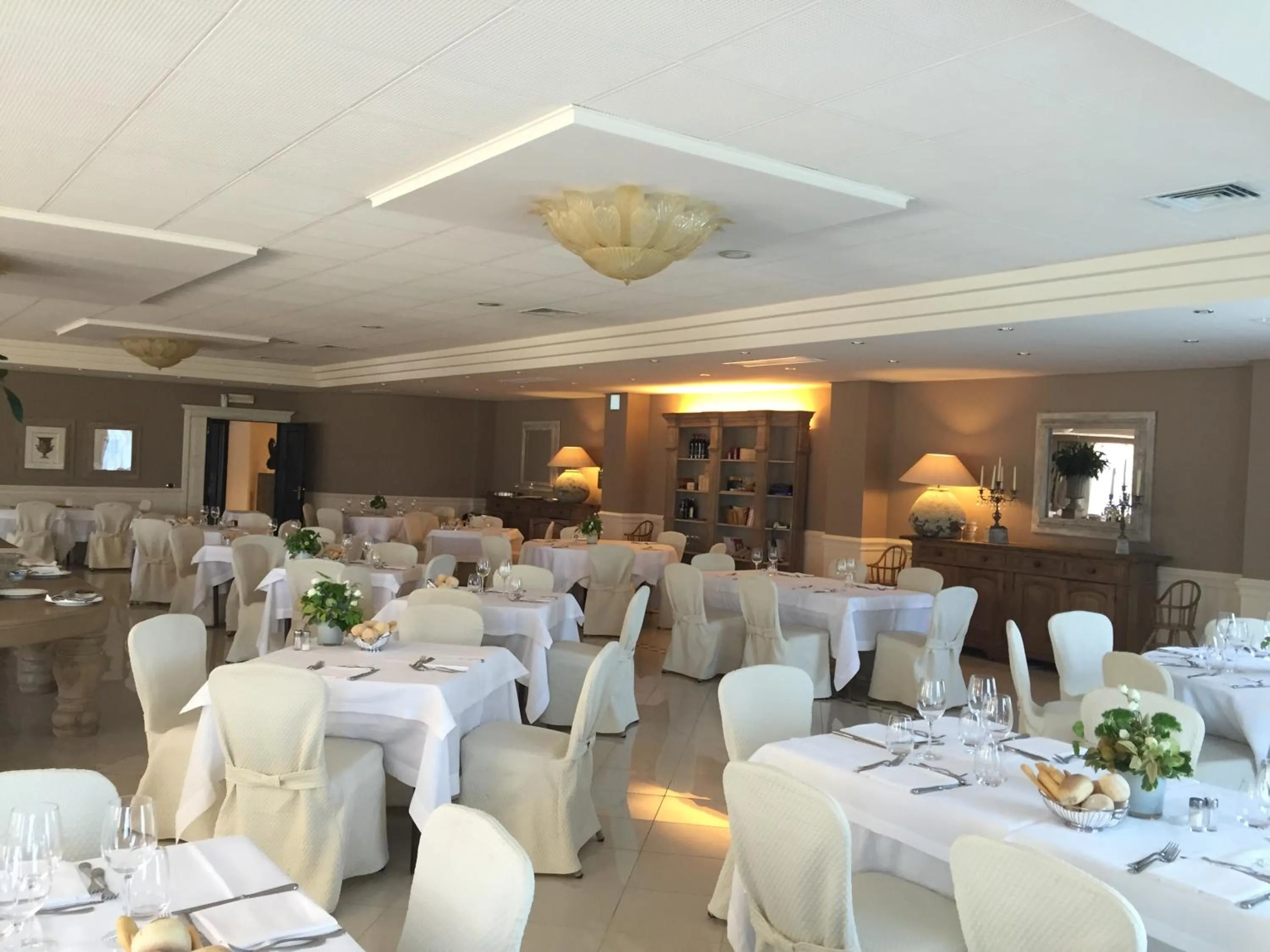 Restaurant/places to eat in Hotel Touring