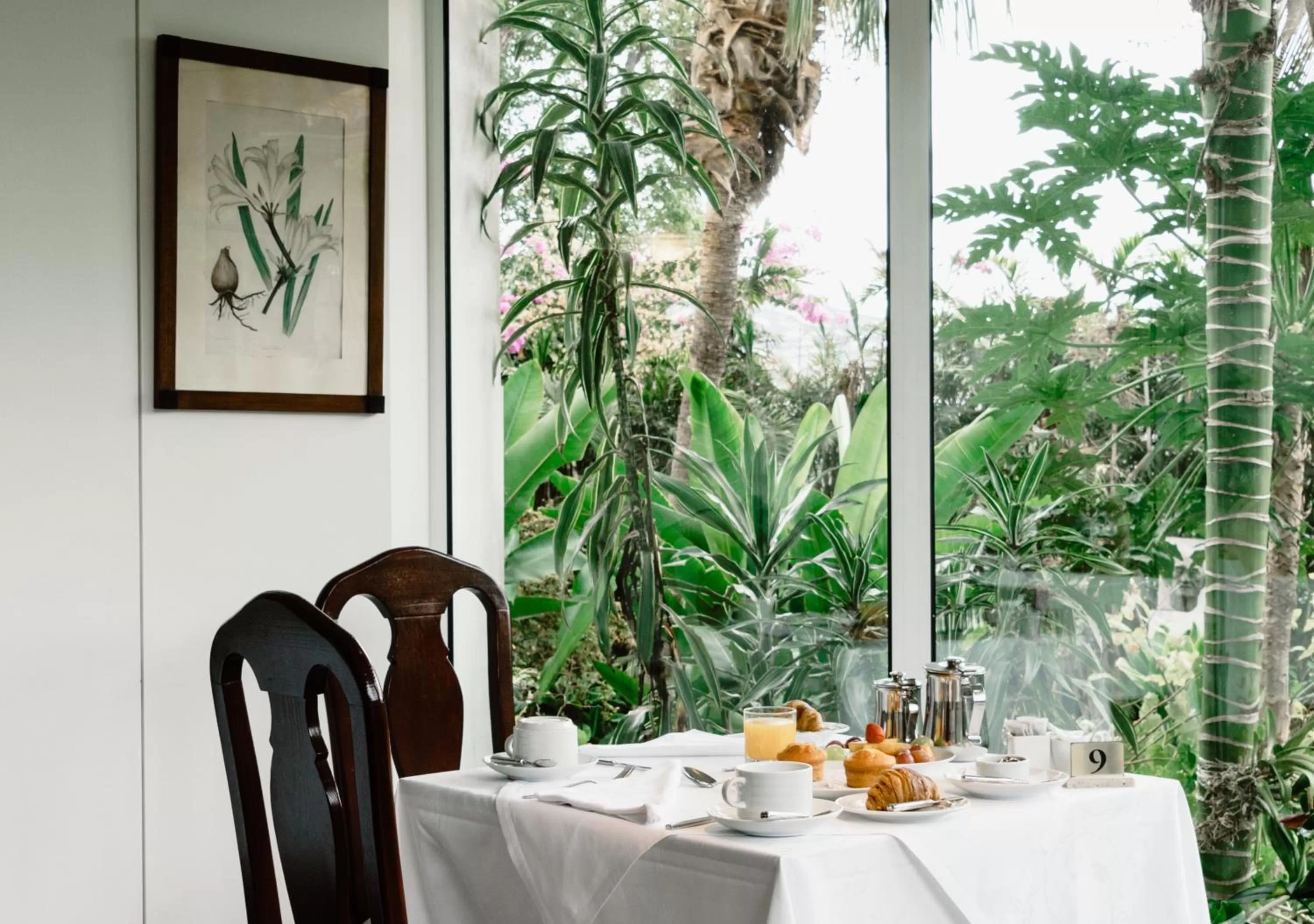 Restaurant/places to eat in Quintinha Sao Joao Hotel & Spa