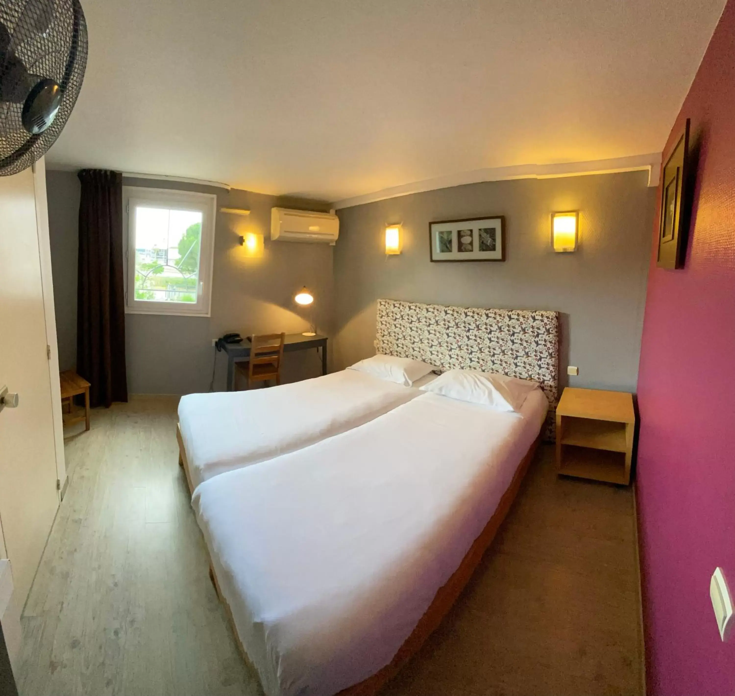 Twin Room in Contact Hotel LE SUD Montpellier Aéroport Parc Expo Arena Twin Room in Contact Hotel LE SUD Montpellier Aéroport Parc Expo Arena