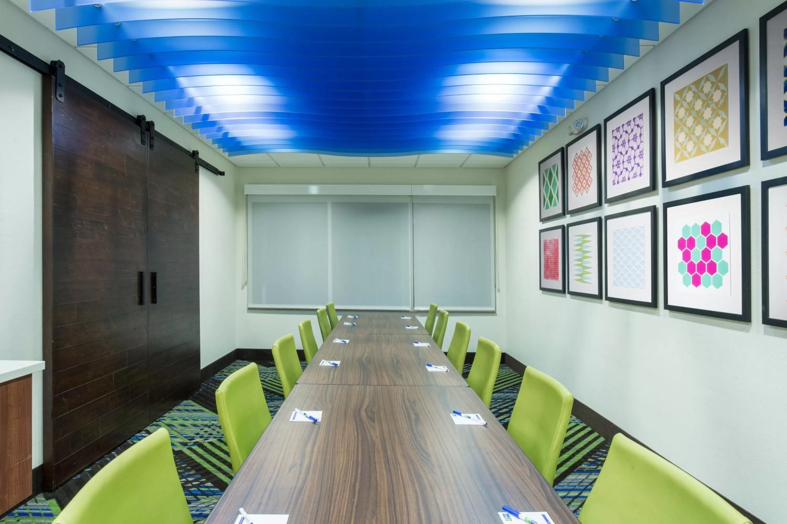 Meeting/conference room in Holiday Inn Express & Suites. by IHG