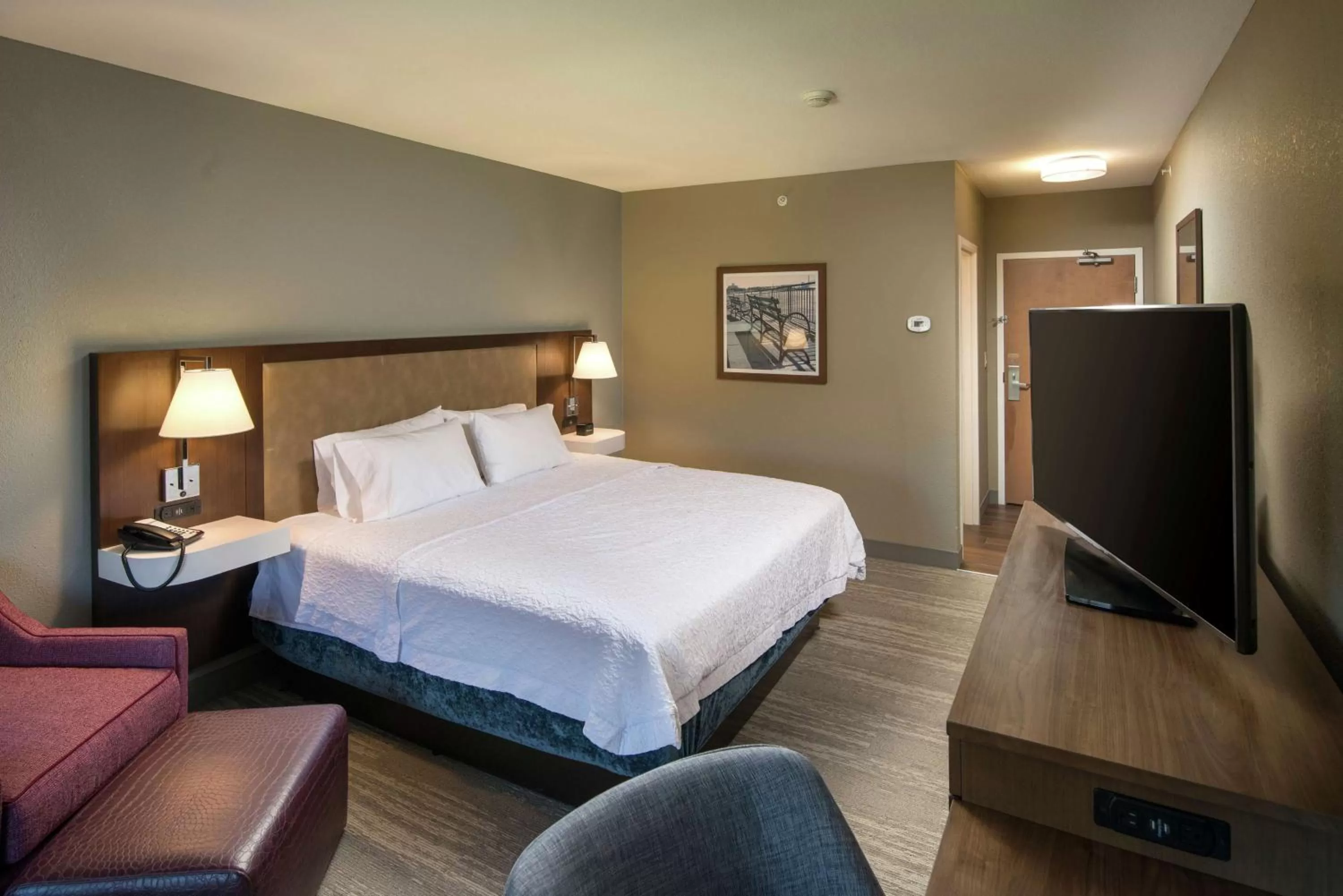 Bedroom, Bed in Hampton Inn & Suites Binghamton/Vestal