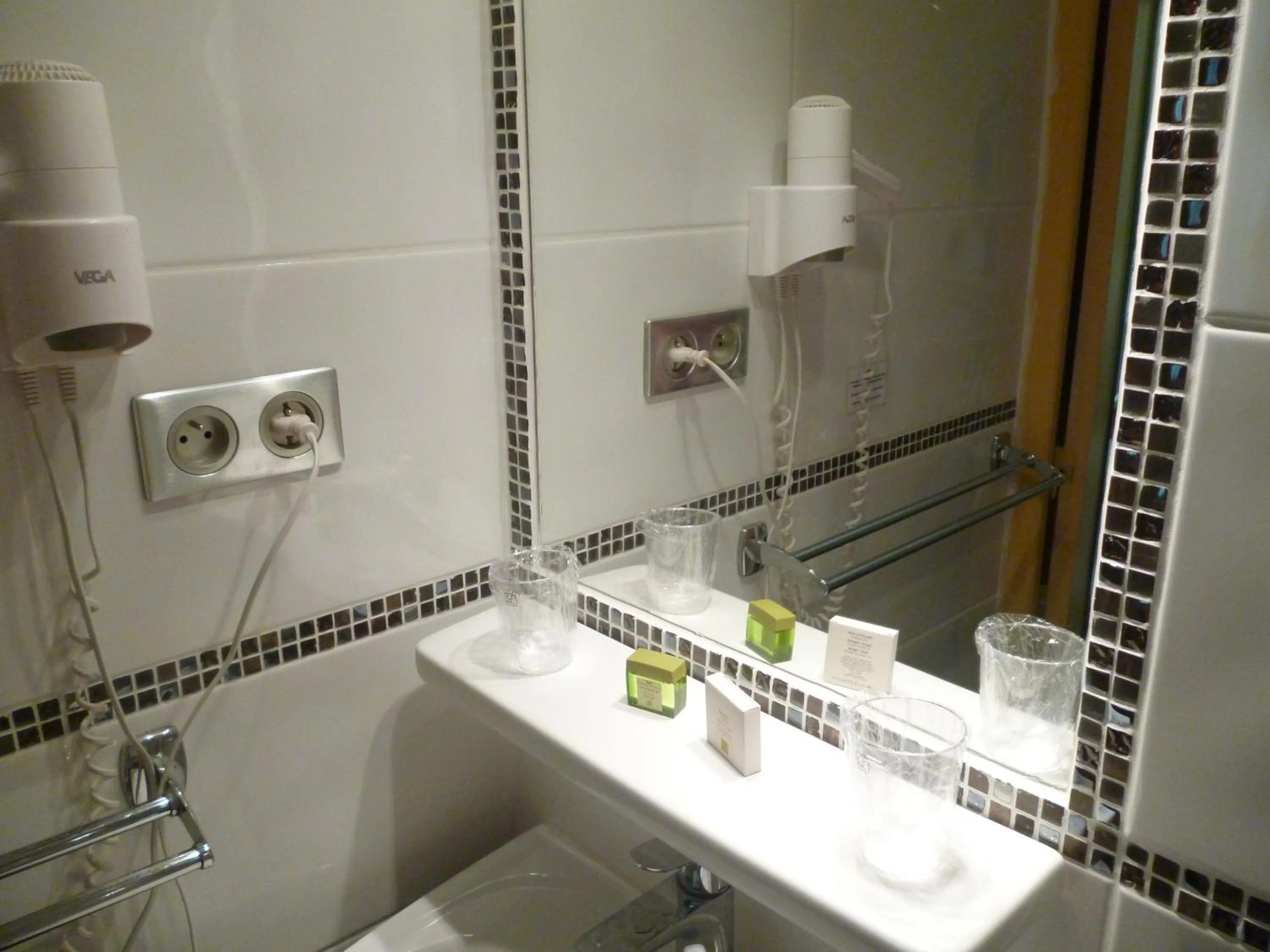 Bathroom in Hotel Cayrons Vence & St Paul de Vence