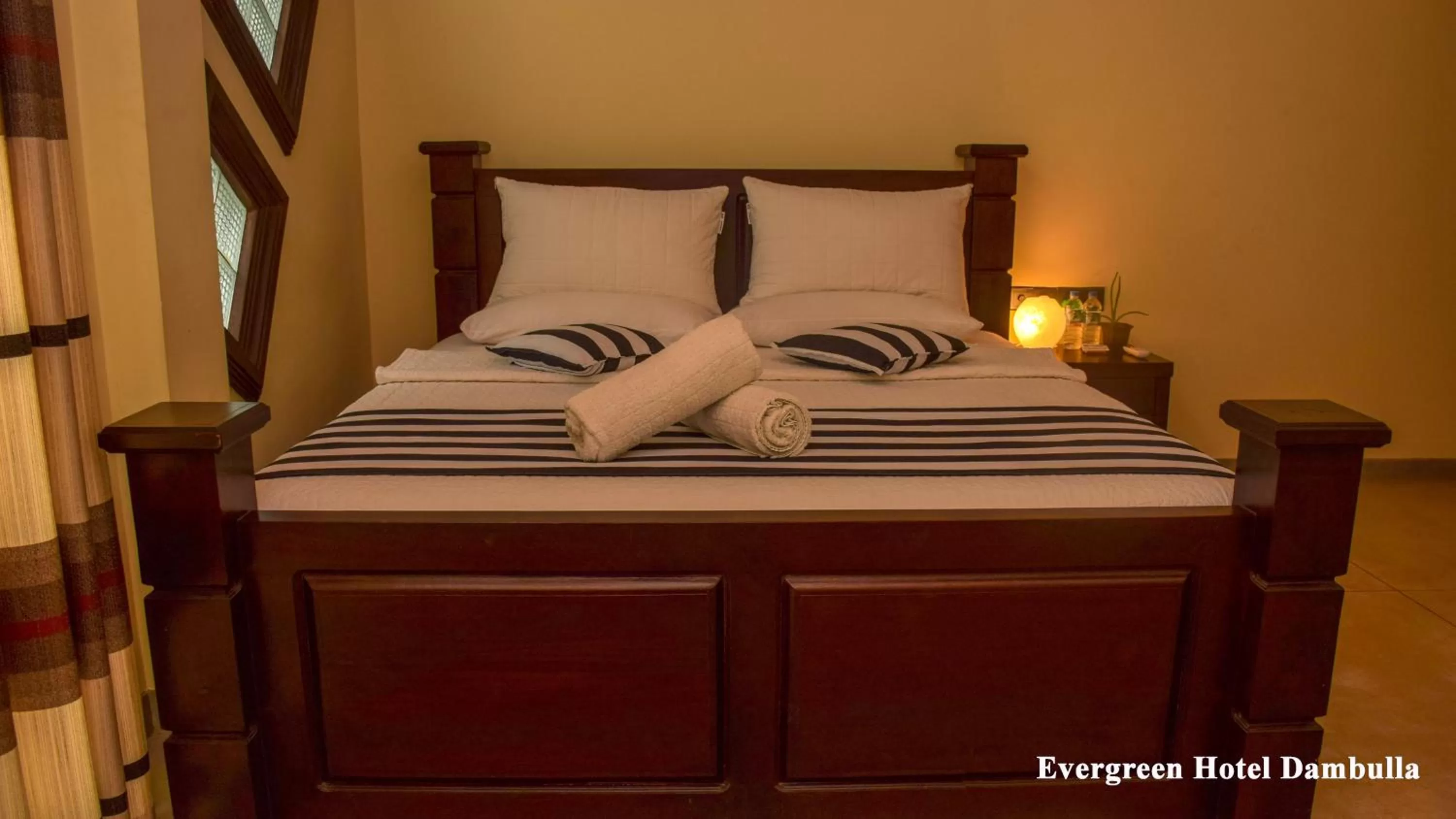 Photo of the whole room, Bed in Evergreen Hotel Dambulla