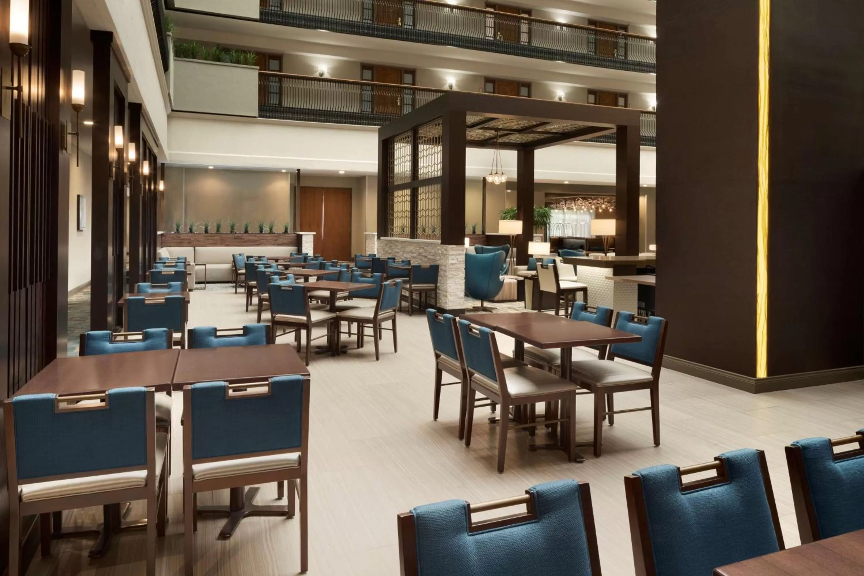 Restaurant/places to eat in Embassy Suites by Hilton Columbus