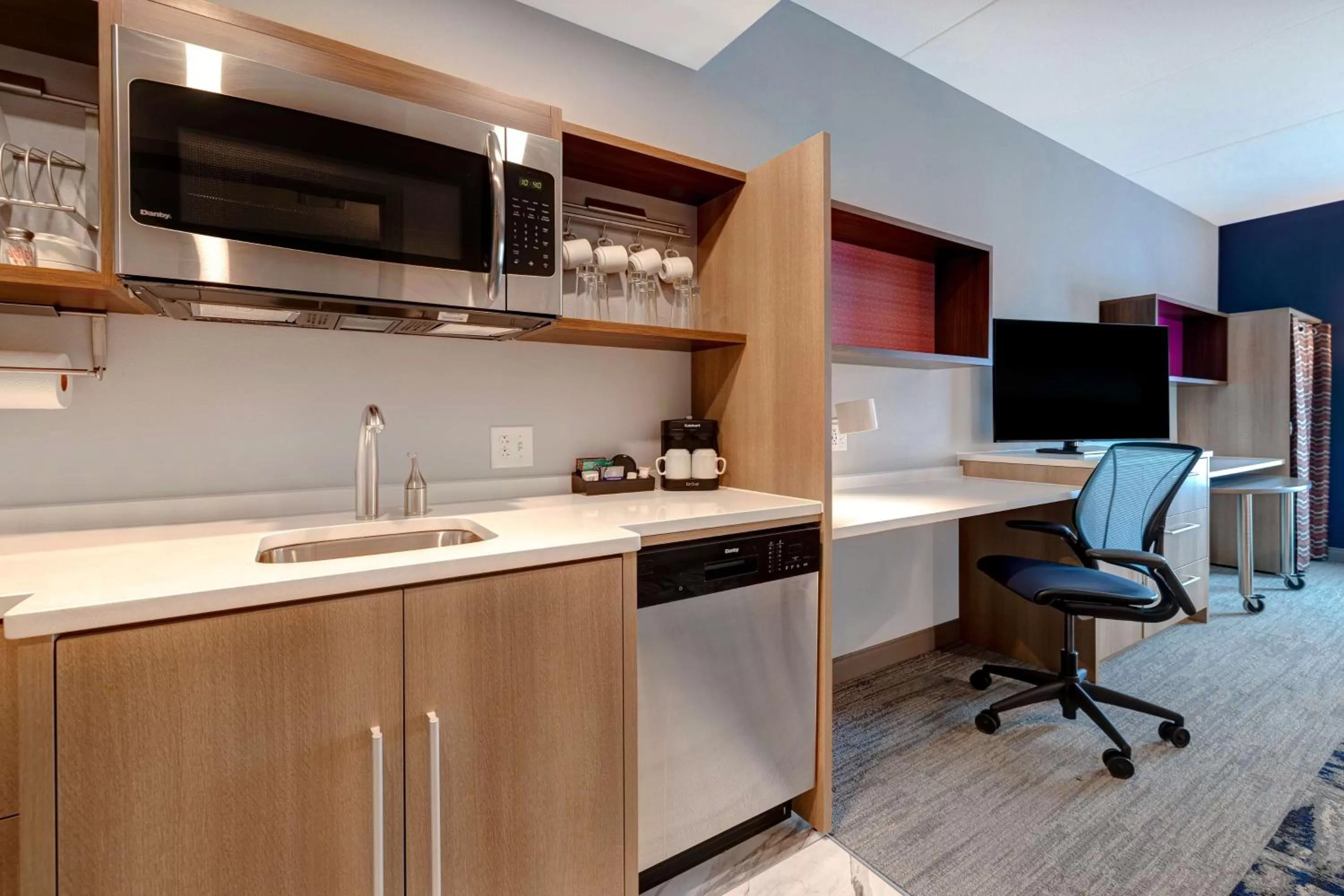 Kitchen or kitchenette in Home2 Suites By Hilton Nashville Downtown-Metrocenter