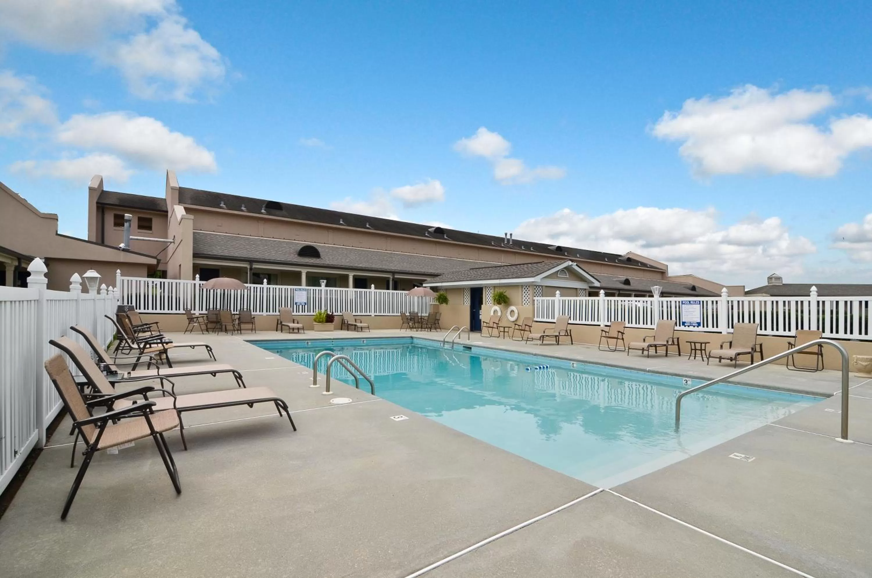 Swimming pool in Days Inn by Wyndham Alexander City