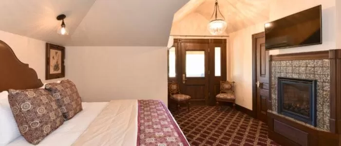 Bedroom, Bed in Blackbird Inn