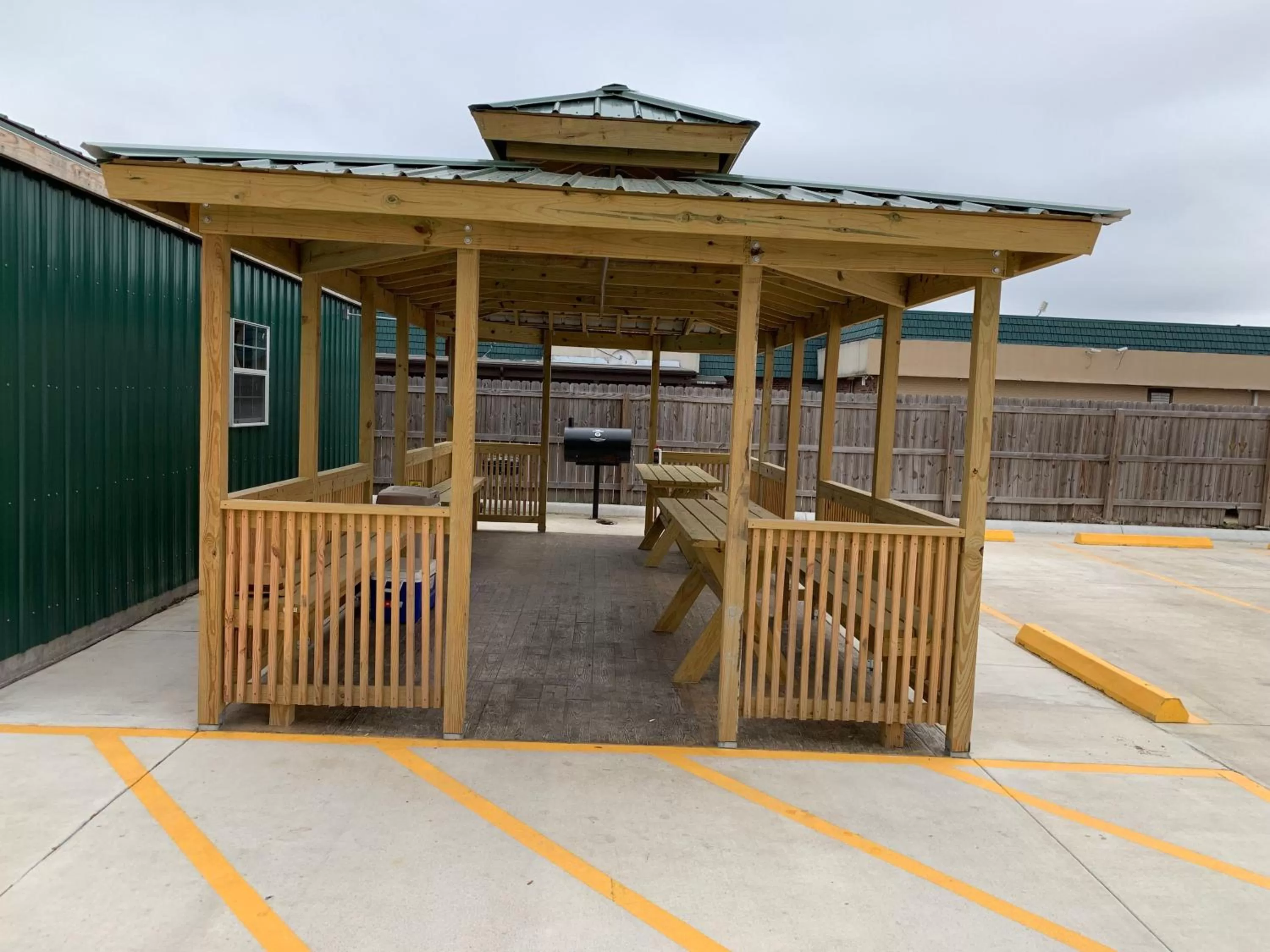 Patio in Days Inn by Wyndham Orange