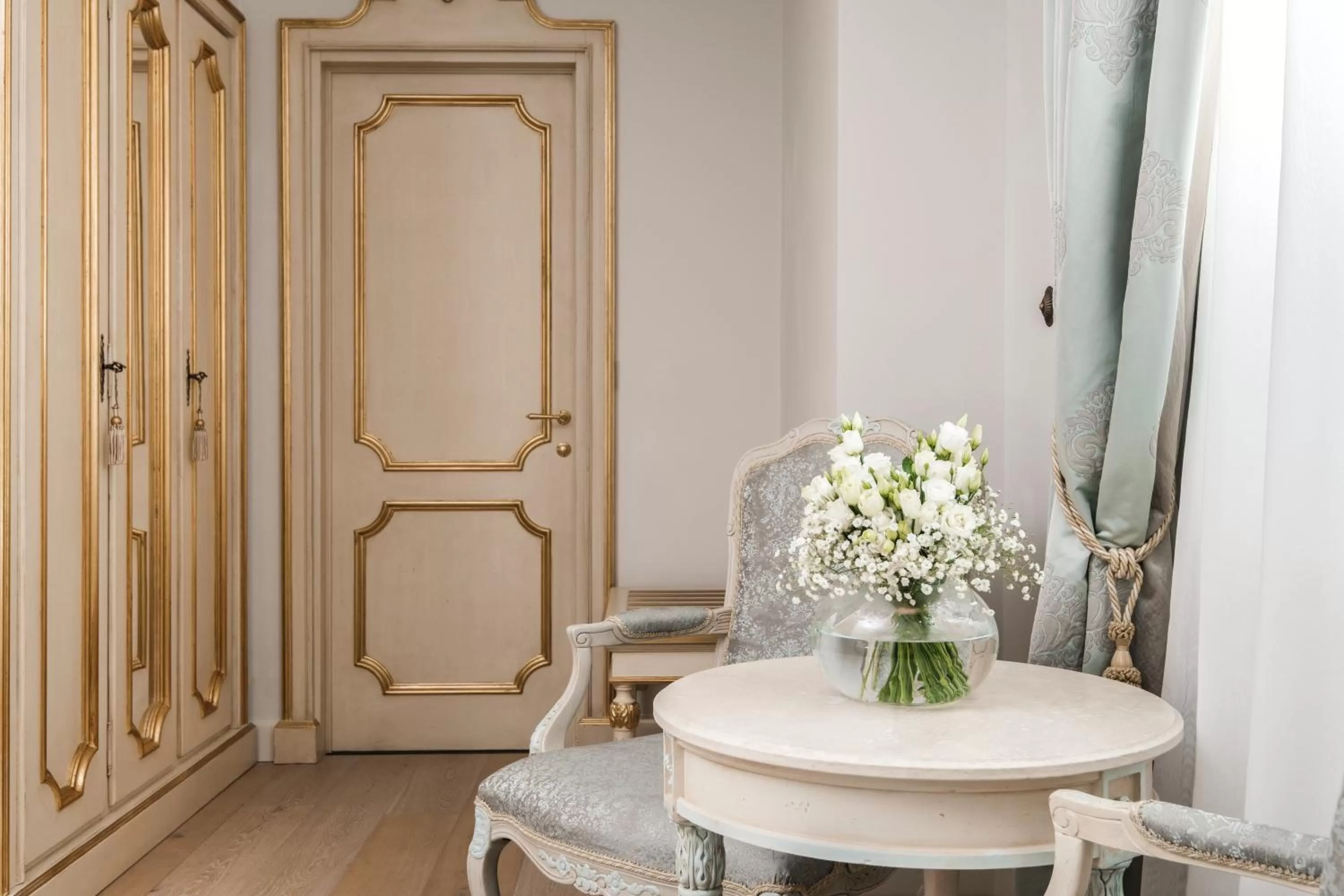 Seating area in Domus Zamittello