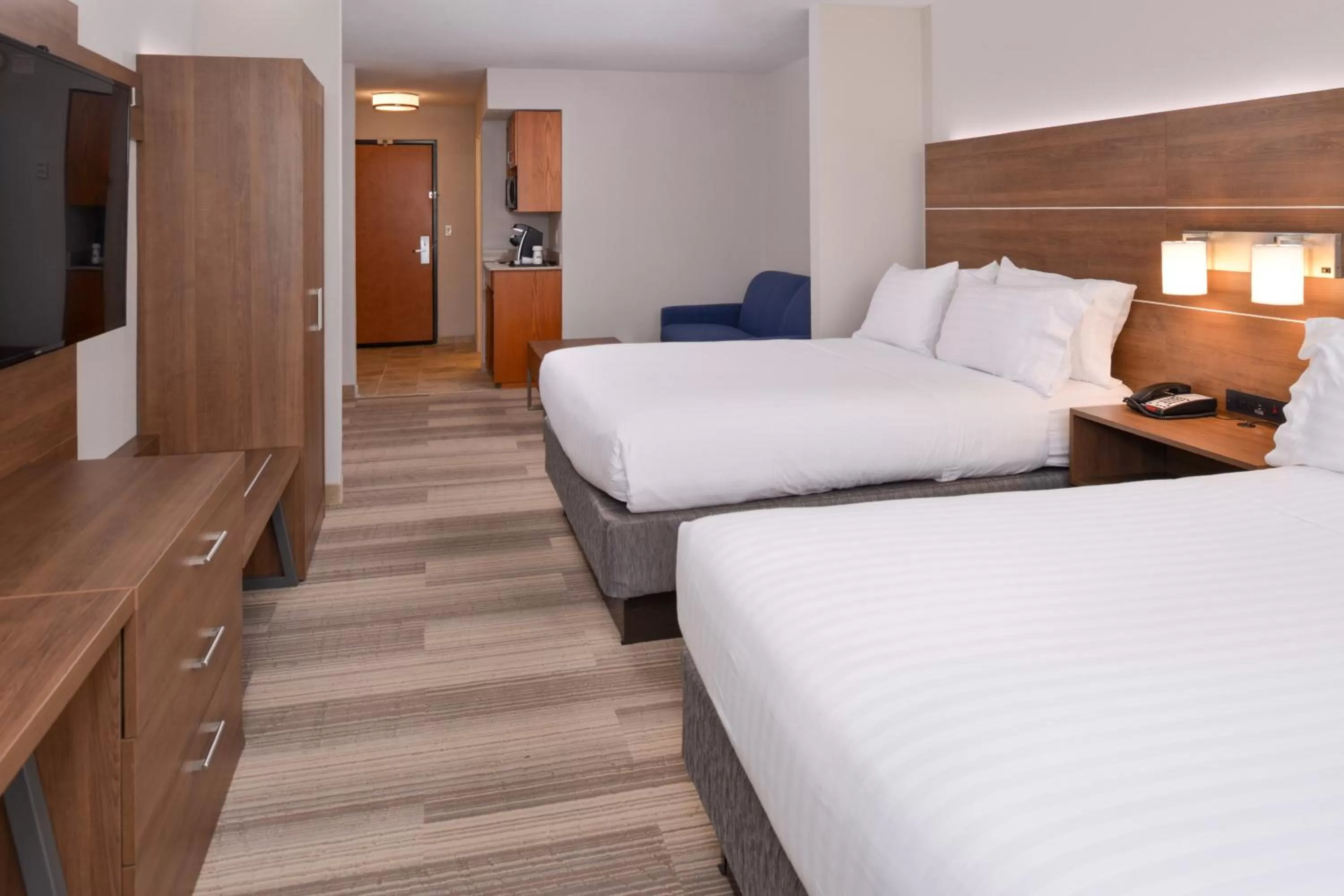 Photo of the whole room, Bed in Holiday Inn Express Mineral Wells by IHG