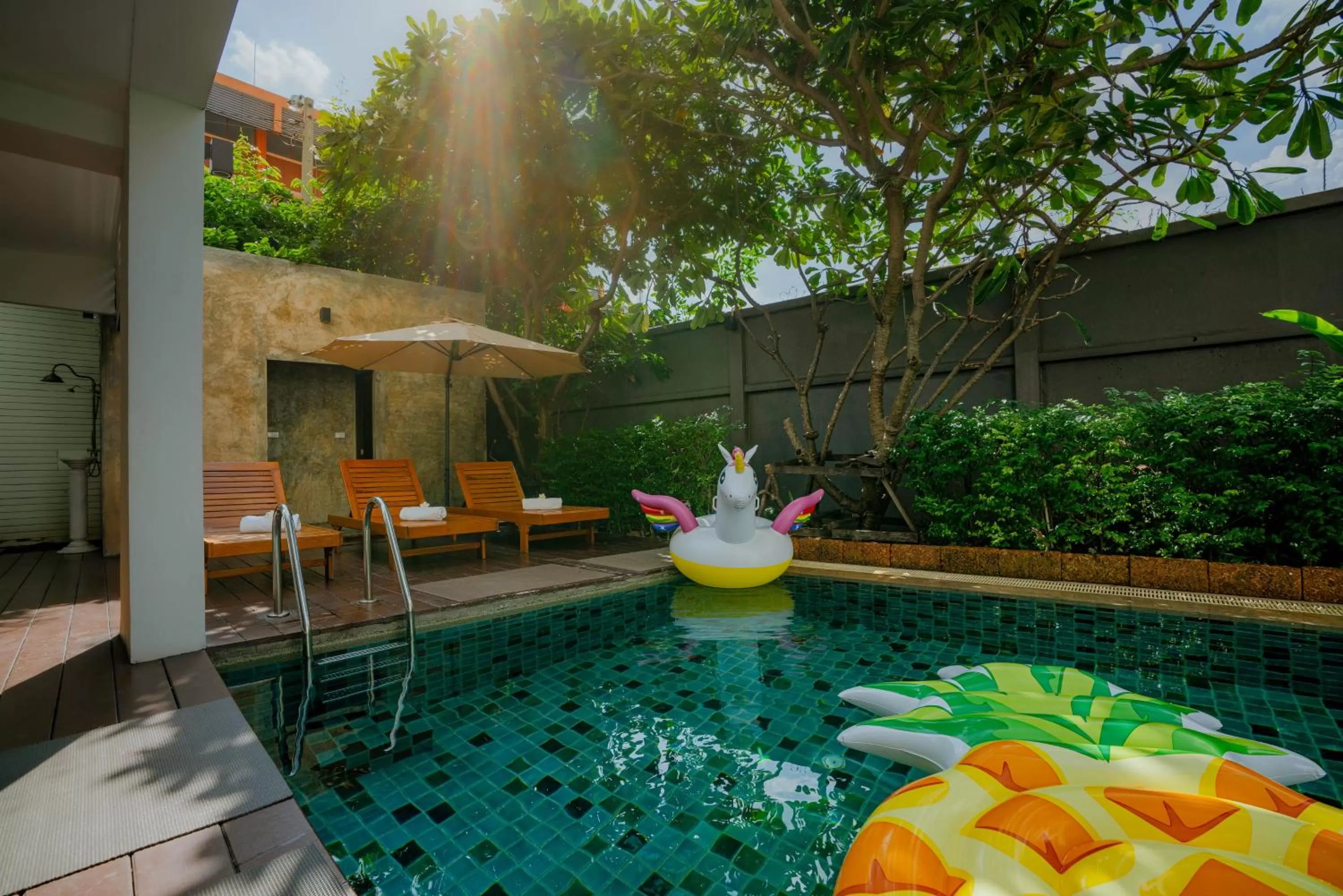 Swimming pool in Peace Land Khaosan