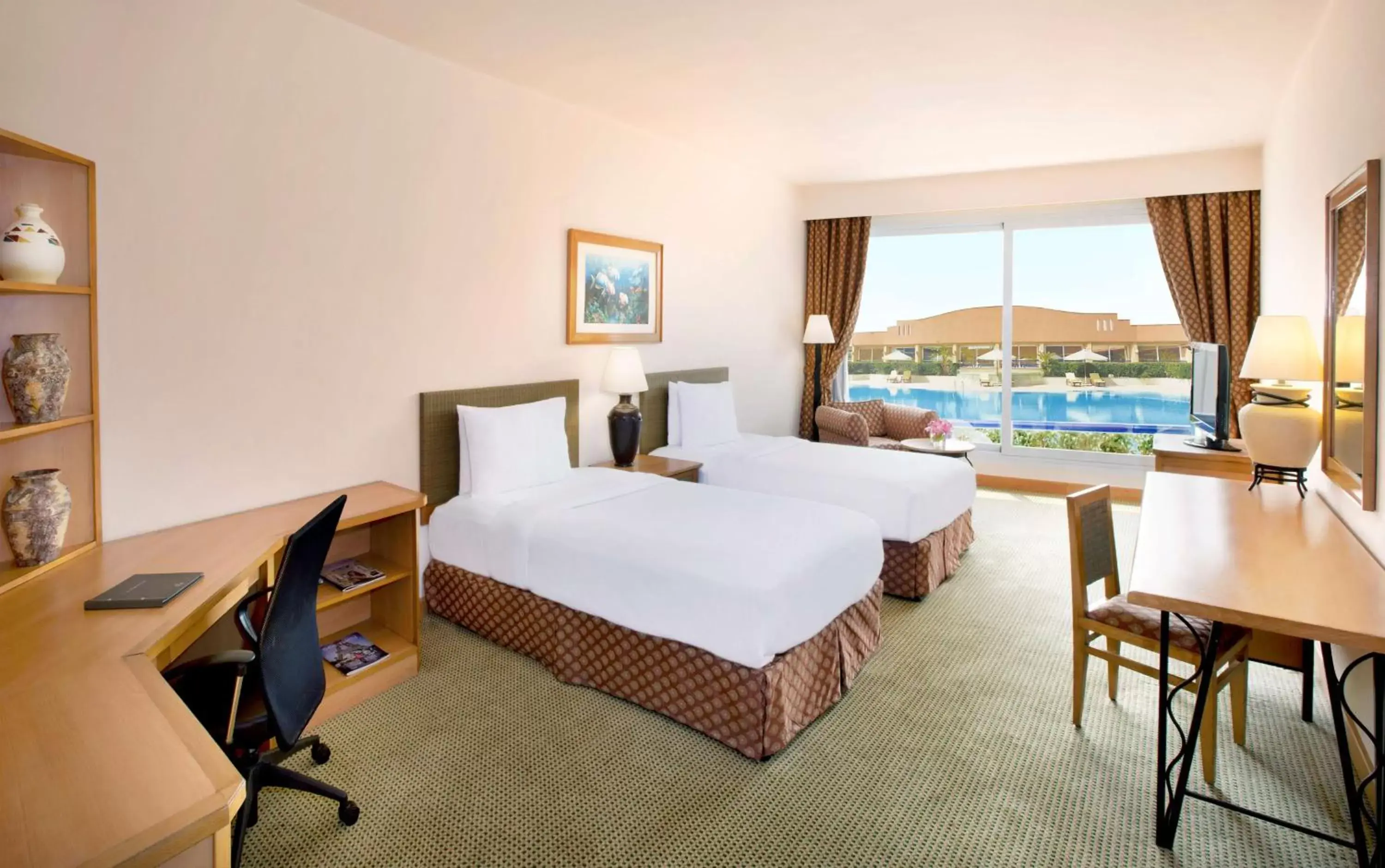 Twin Room with Pool View in Hilton Alexandria Green Plaza Twin Room with Pool View in Hilton Alexandria Green Plaza