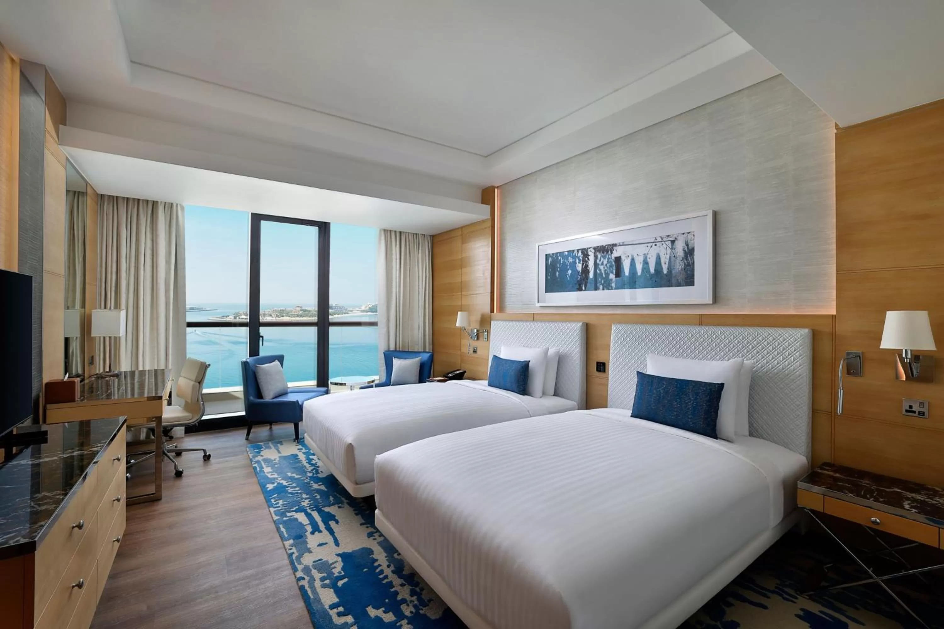 Lounge or bar, Bed in Marriott Resort Palm Jumeirah, Dubai
