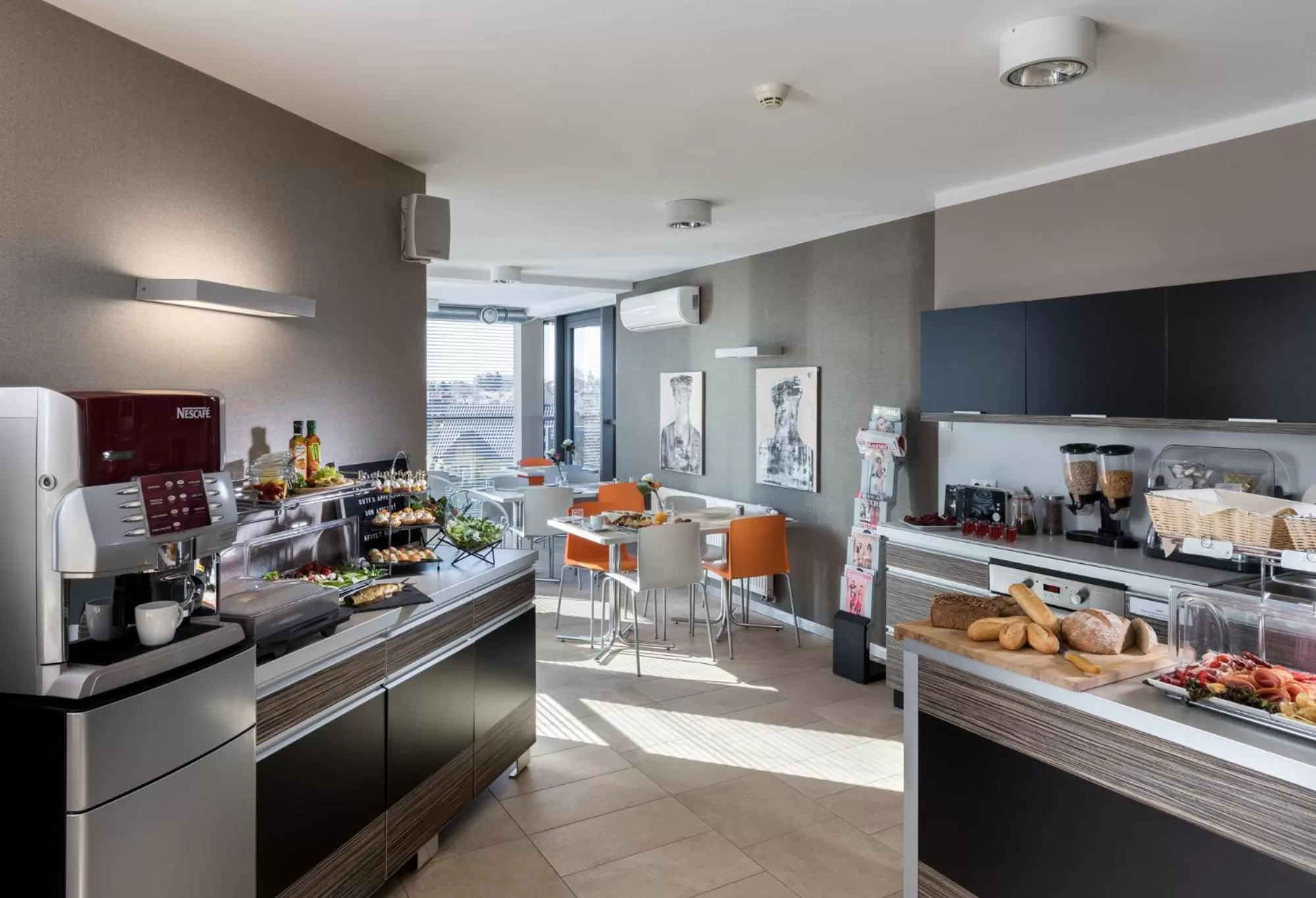 Restaurant/places to eat in Hotel Beethoven