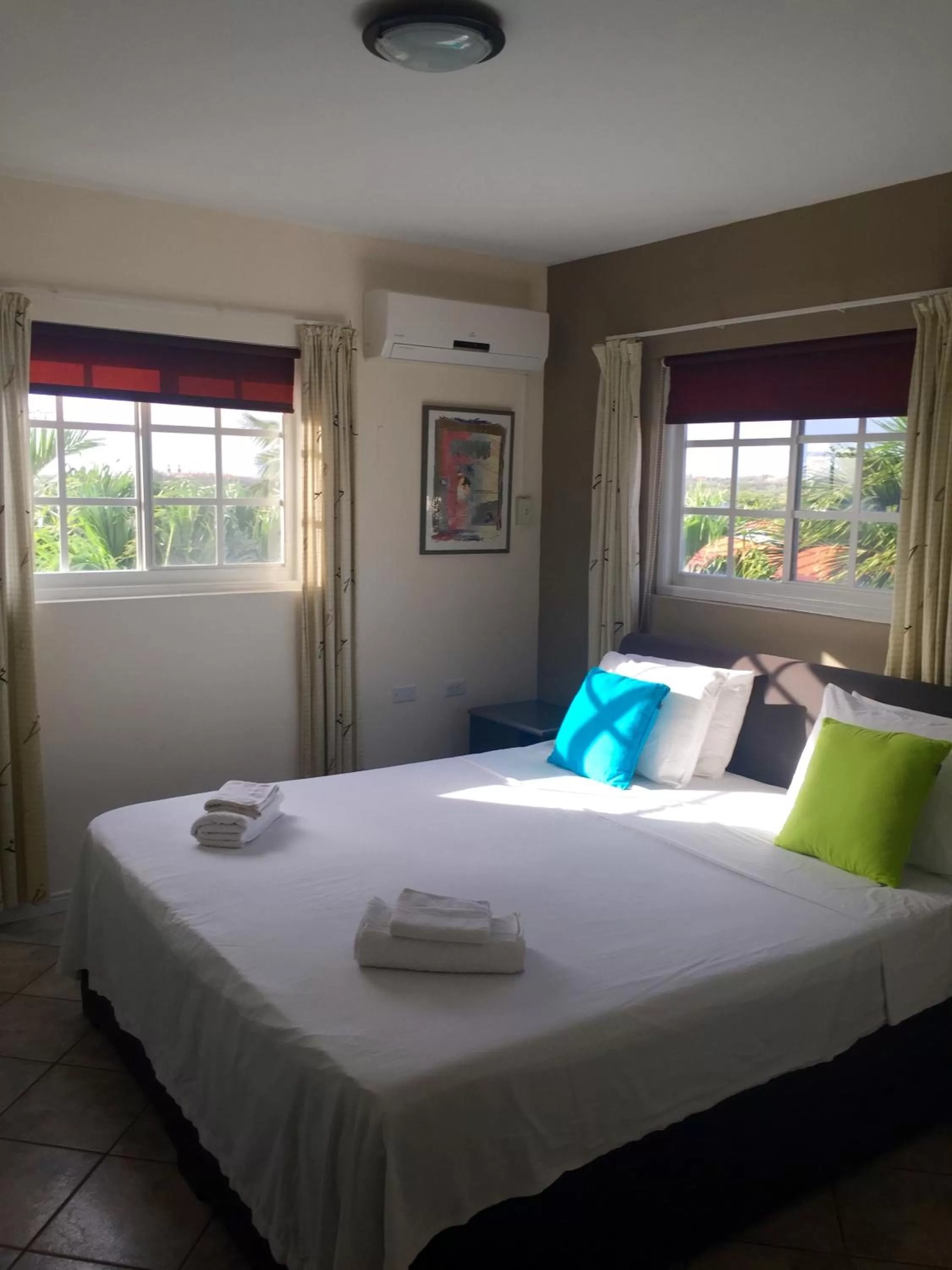 Photo of the whole room, Bed in La Felicidad