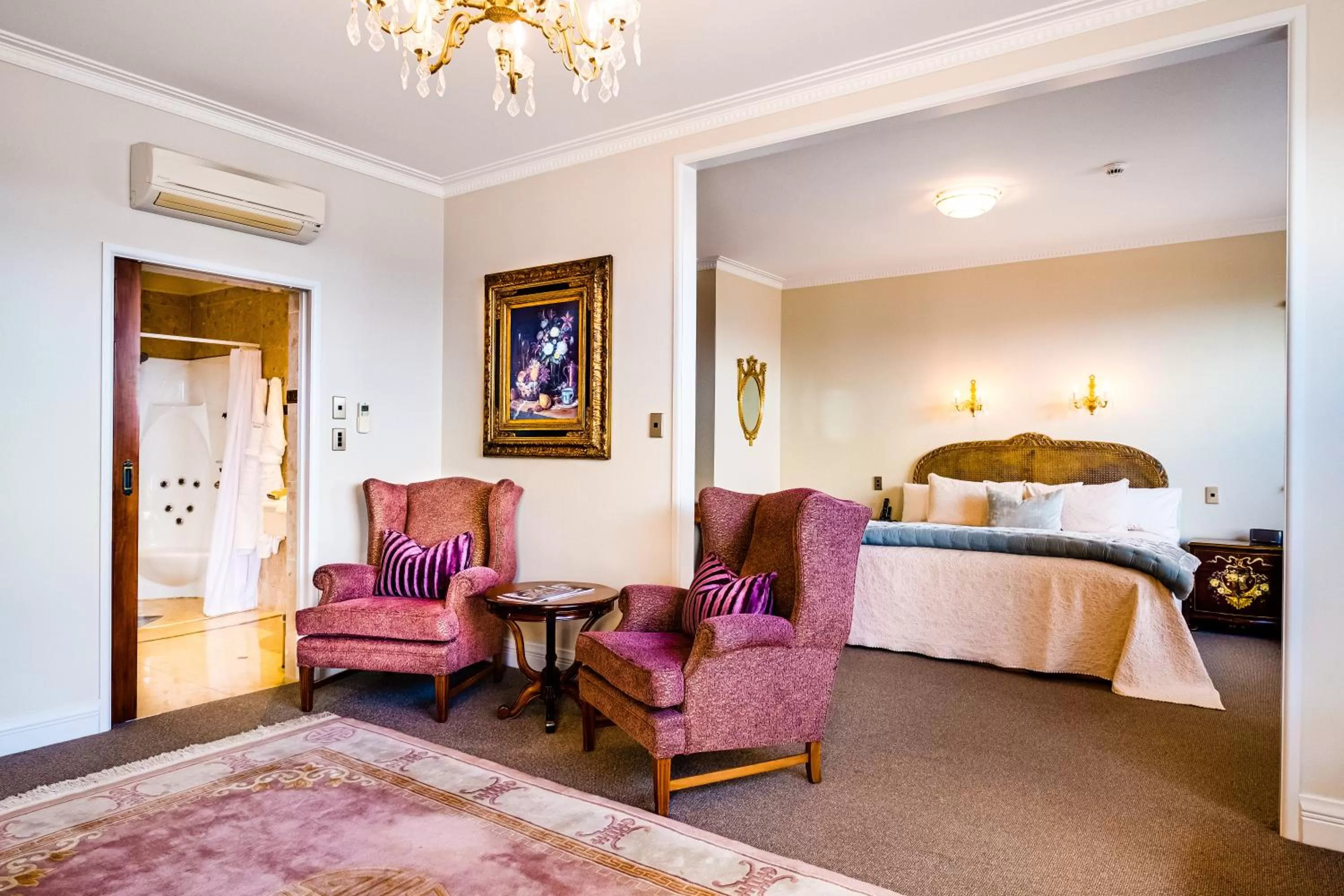 Photo of the whole room, Bed in On The Point - Lake Rotorua