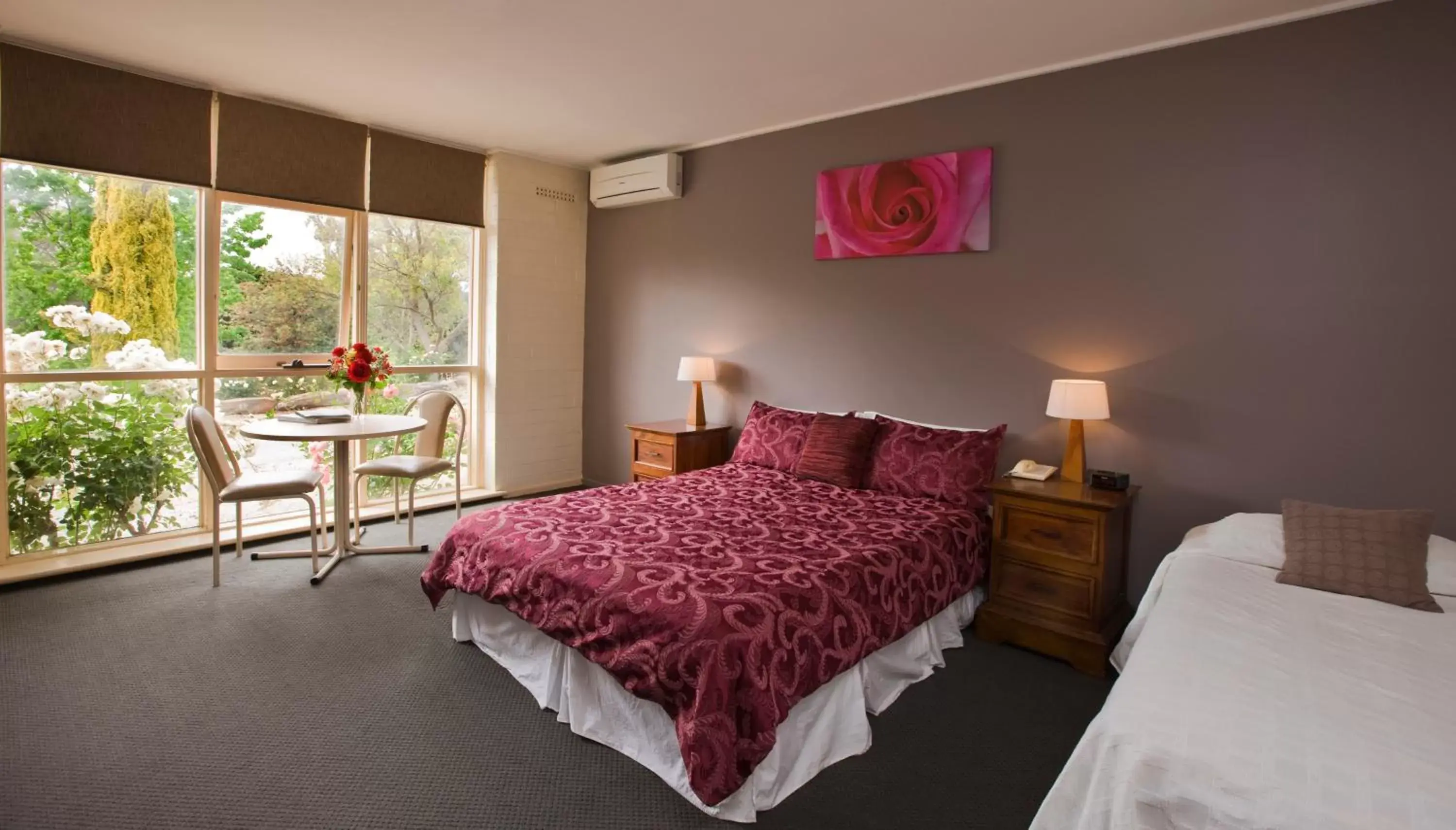 Deluxe Queen or Twin Room with Rose Garden View in Lyndoch Hill Deluxe Queen or Twin Room with Rose Garden View in Lyndoch Hill