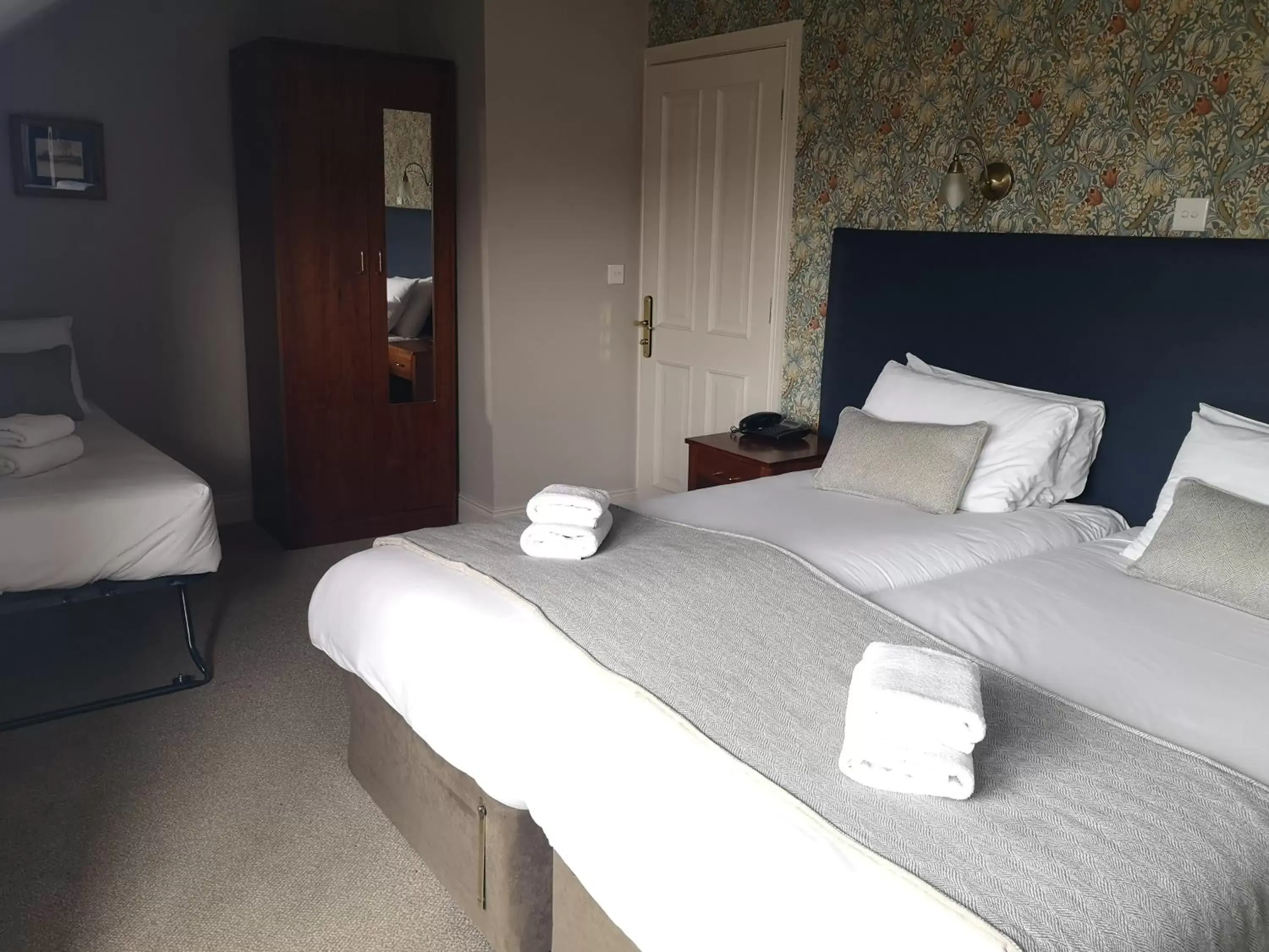 Standard Triple Room in Glen Gat House Standard Triple Room in Glen Gat House