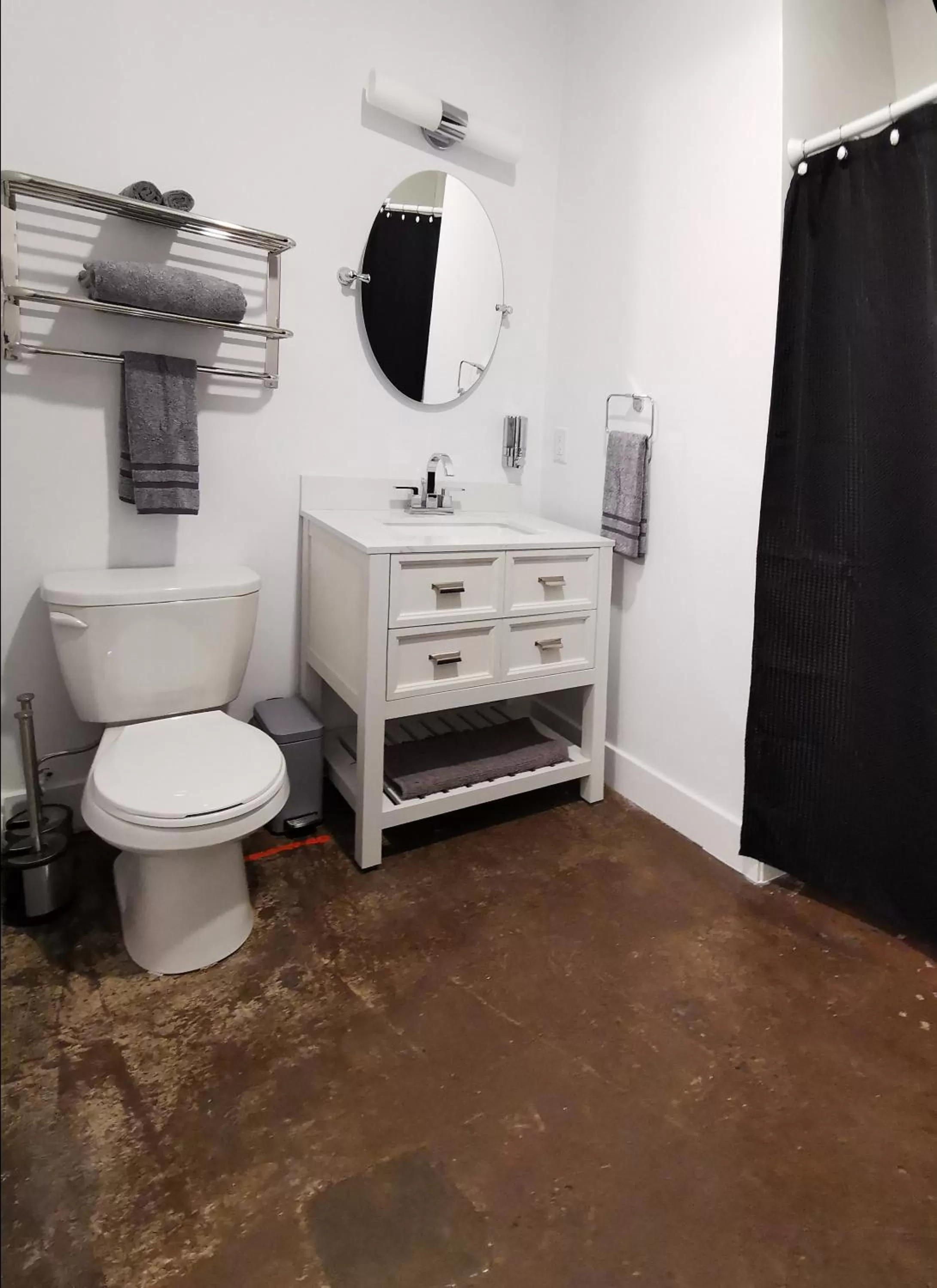 Bathroom in Cameo Hotel and Suites