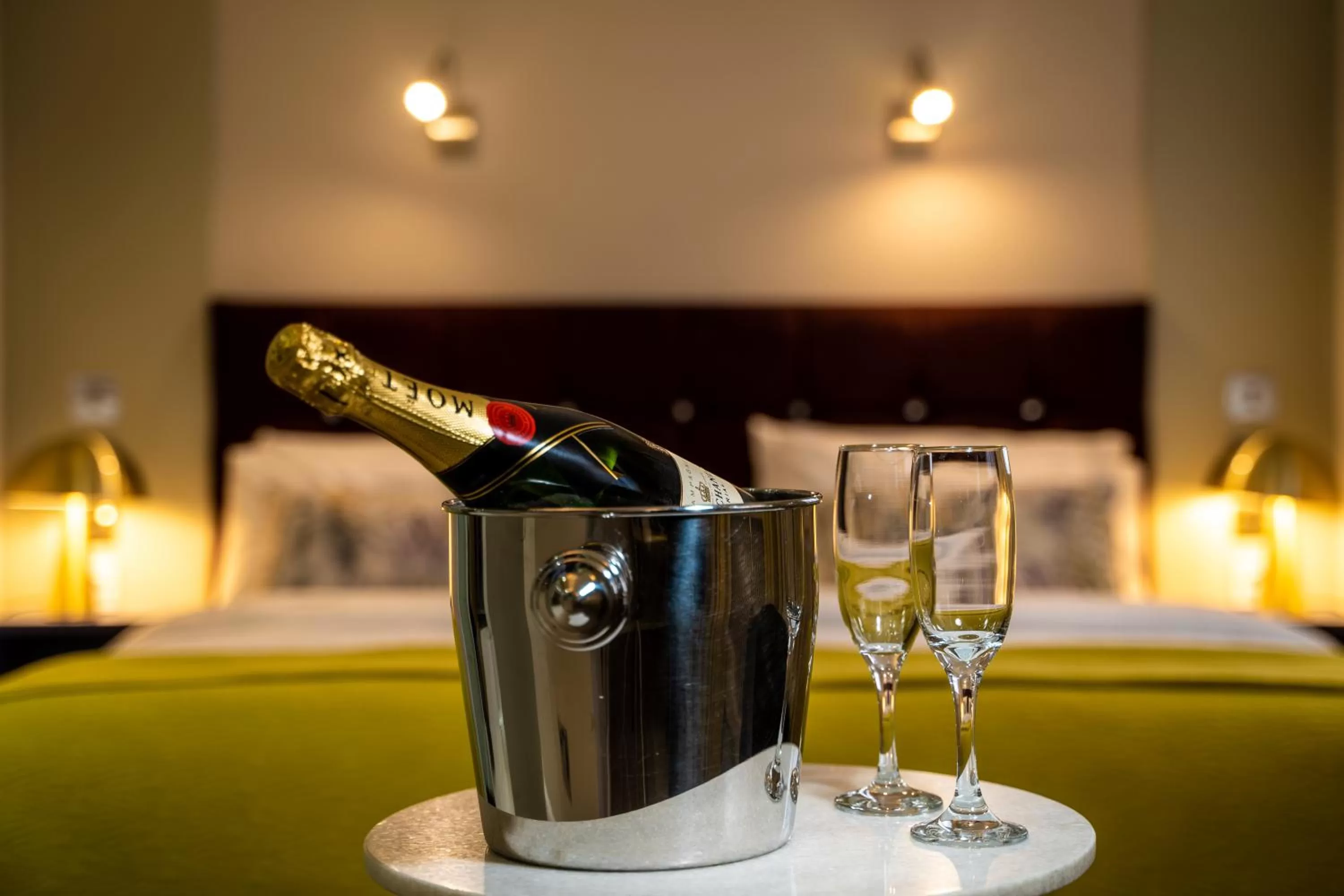 Food and drinks, Bed in Roxford Lodge Hotel