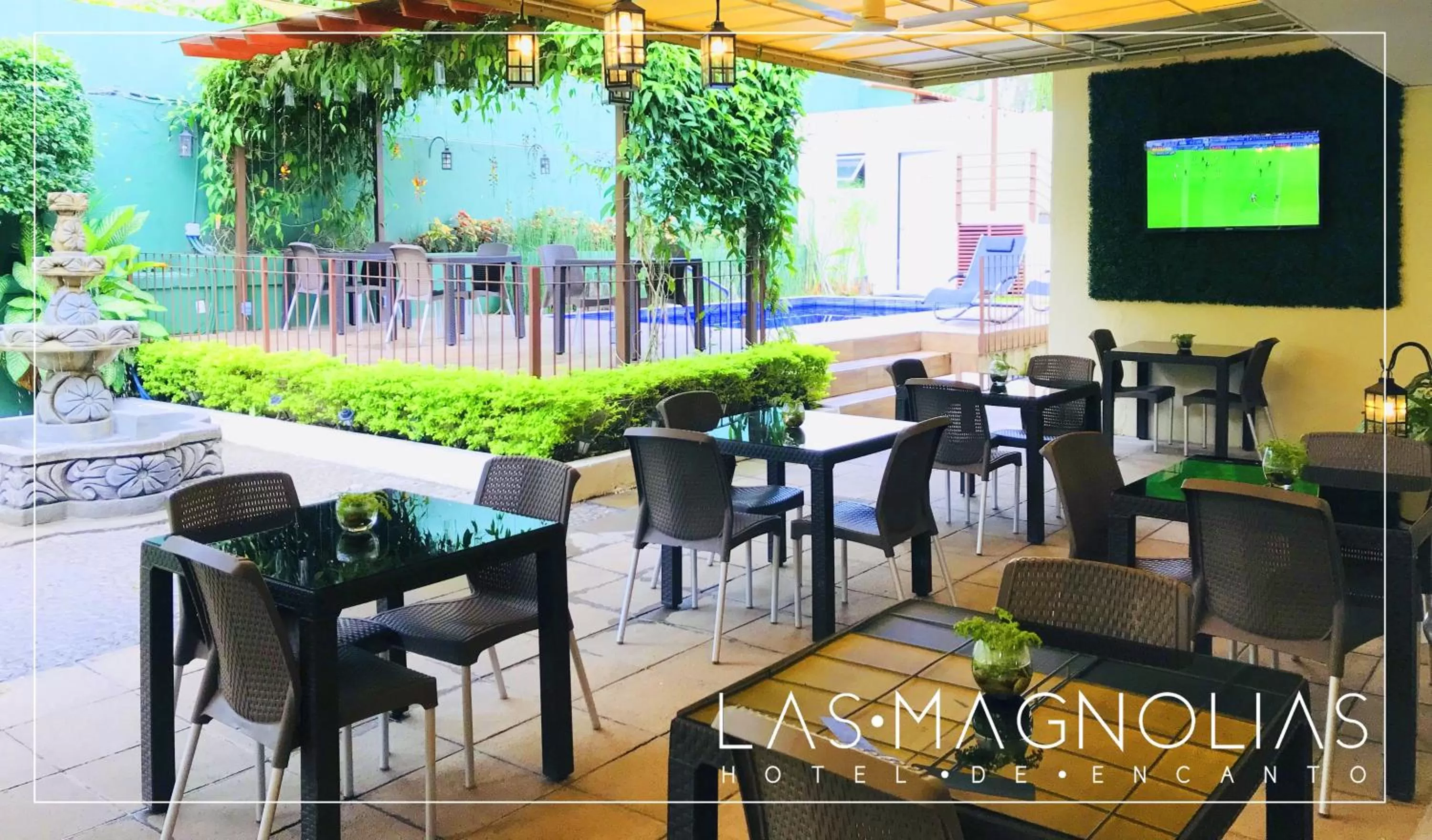 Communal lounge/ TV room in Las Magnolias Hotel Boutique