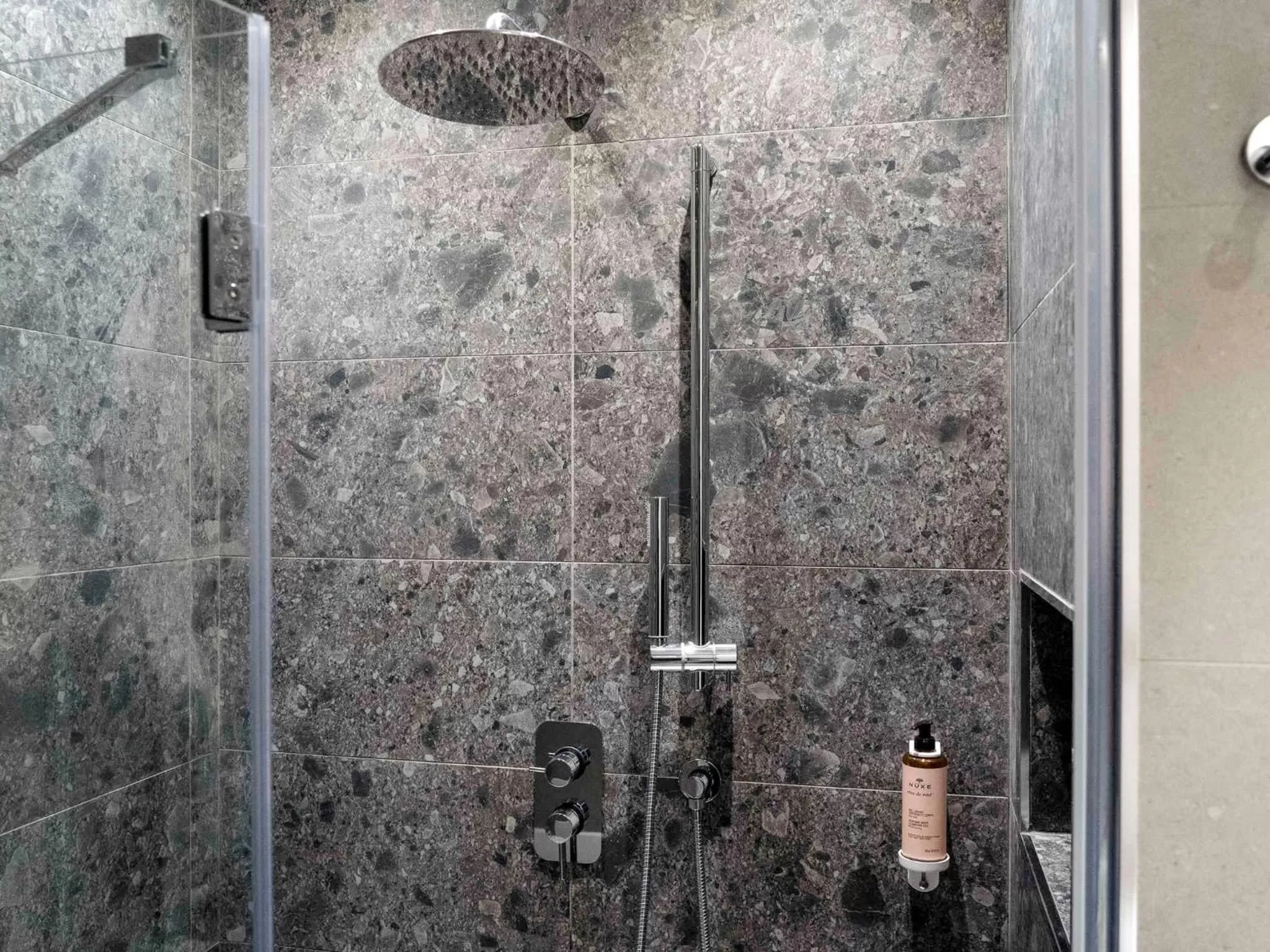 Shower in Mercure Palermo Centro