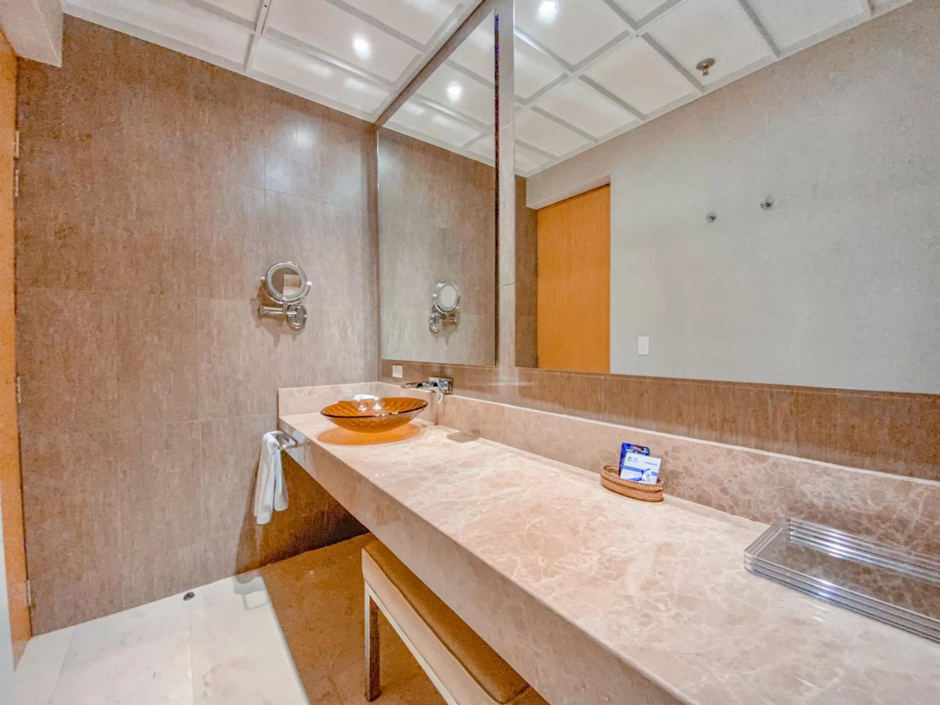 Bath in Hotel Dann Carlton Barranquilla y Centro de Convenciones