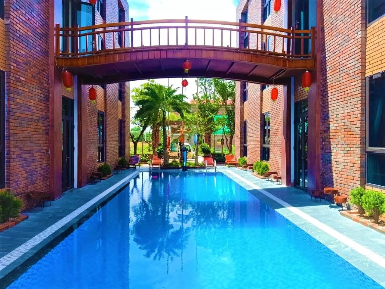 Swimming Pool in Cozynibi Hotel