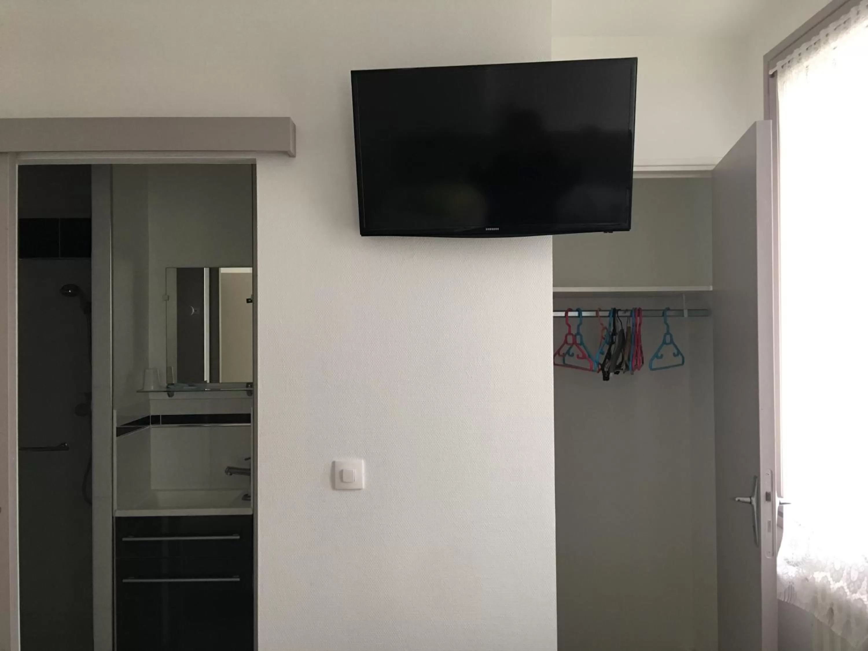 TV/Entertainment Center in HOTEL DU CYGNE DE LA CROIX BLANCHE