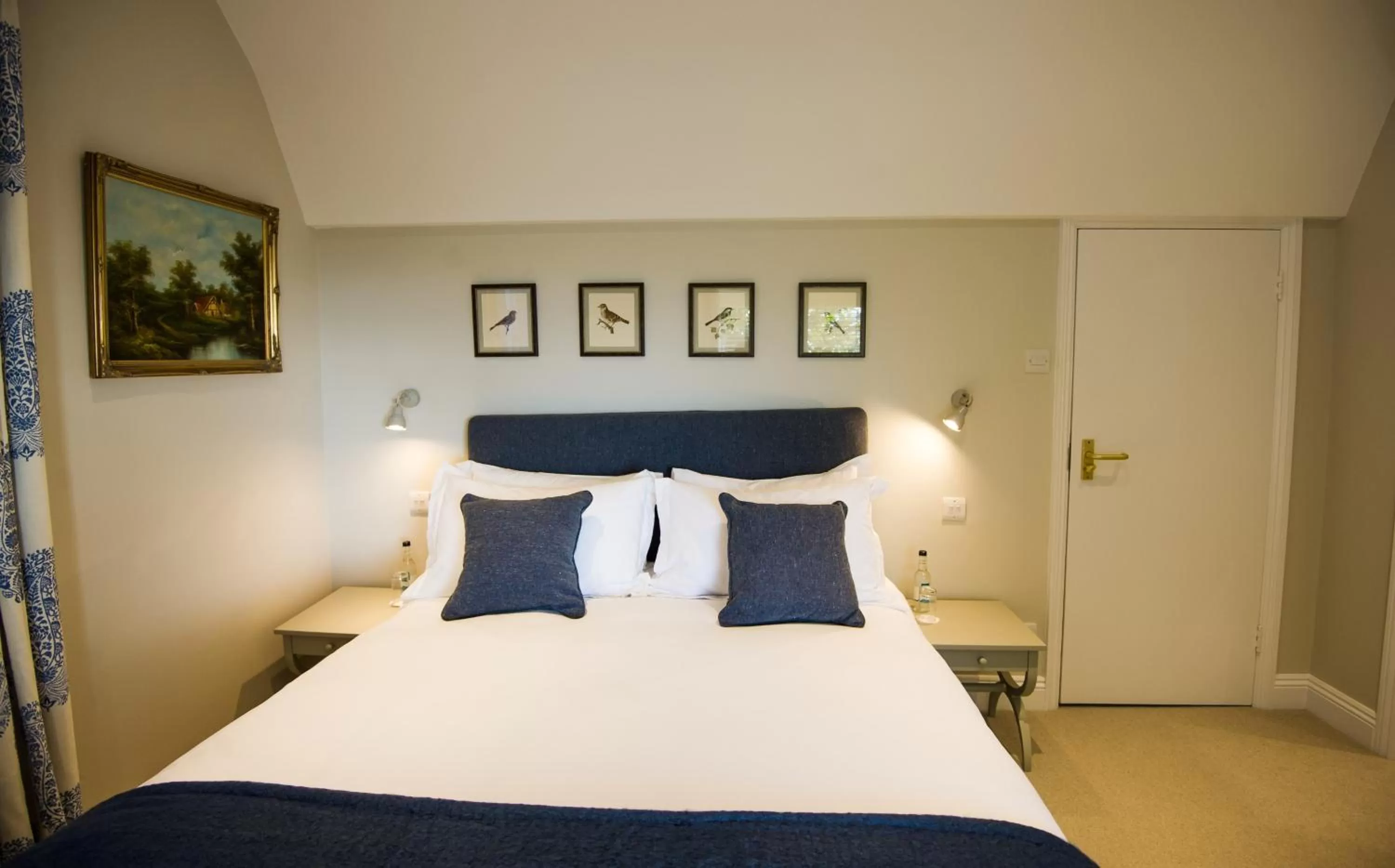 Bedroom, Bed in Cowdray Lodge B&B rooms