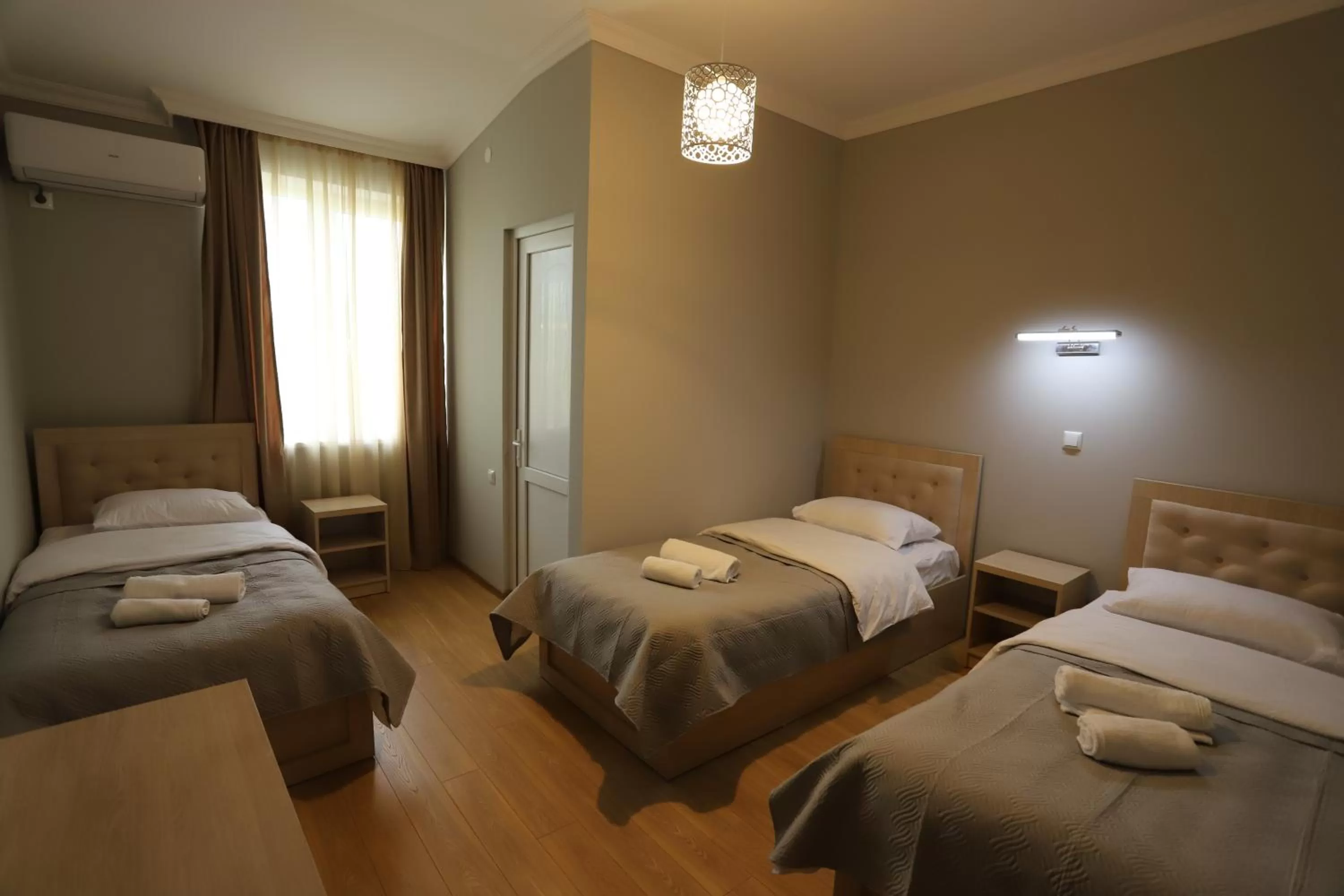 Photo of the whole room, Bed in Hotel Hollywood