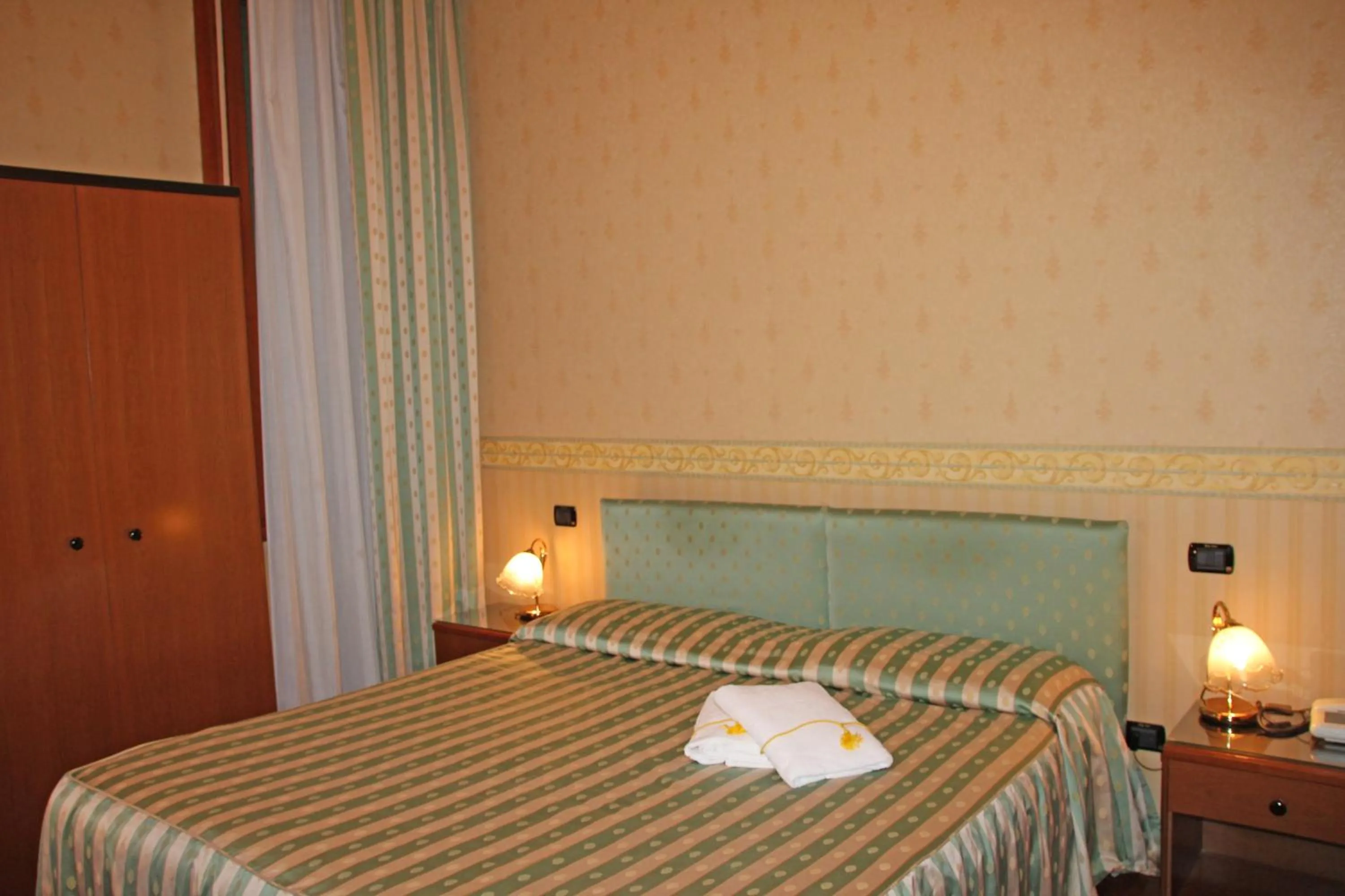 Bedroom, Bed in Albergo Ristorante Leon d'Oro