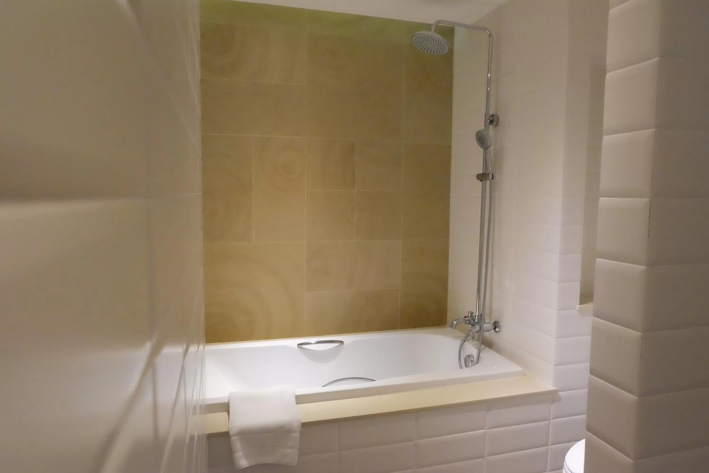 Bathroom in Season Five Hotel