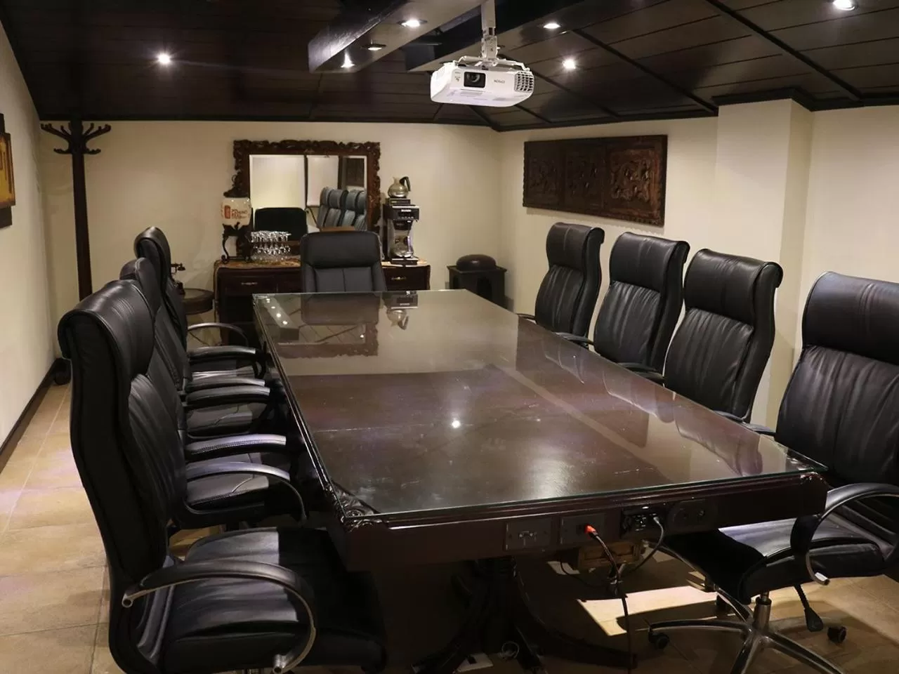Business facilities in Camino Real Antigua