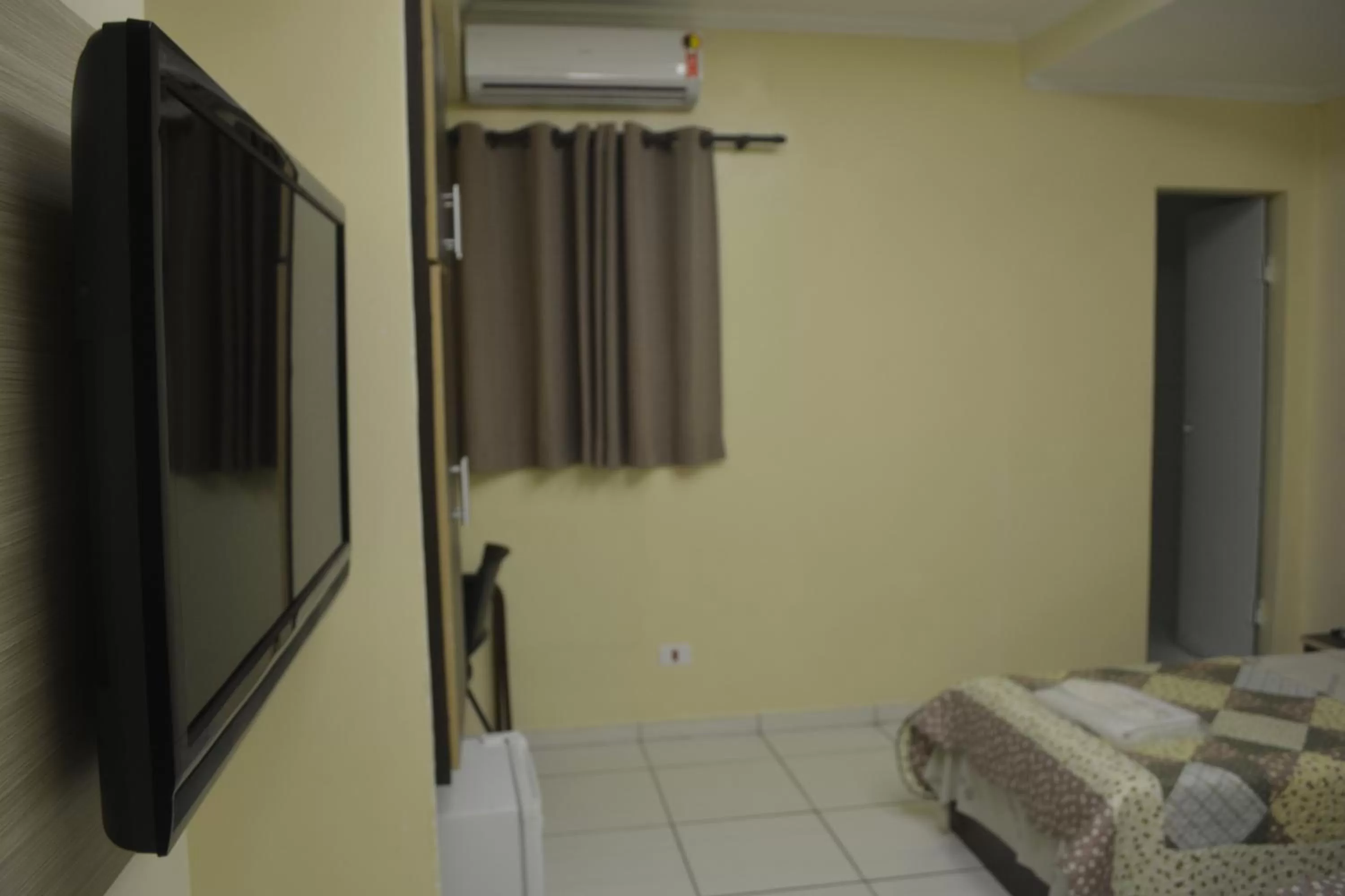 Bed in Hotel Calstar