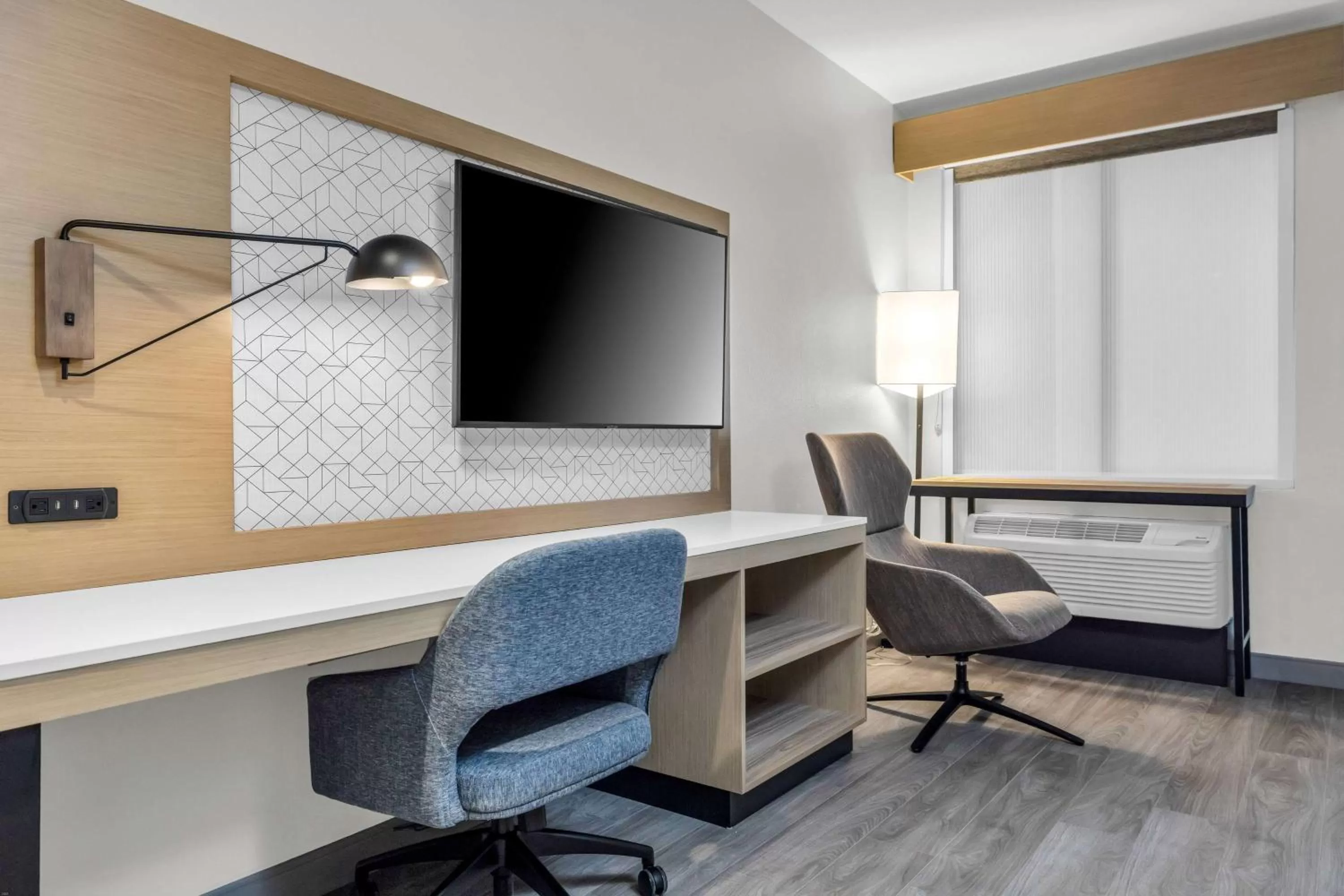 Photo of the whole room in La Quinta Inn & Suites by Wyndham San Jose Airport-Downtown