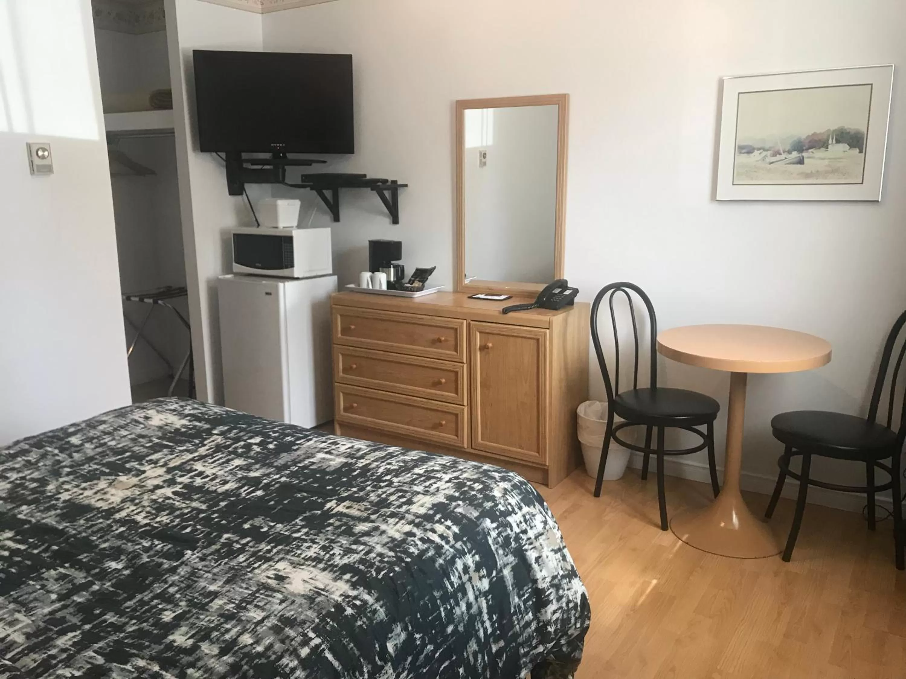 Bed in Motel Des Cascades