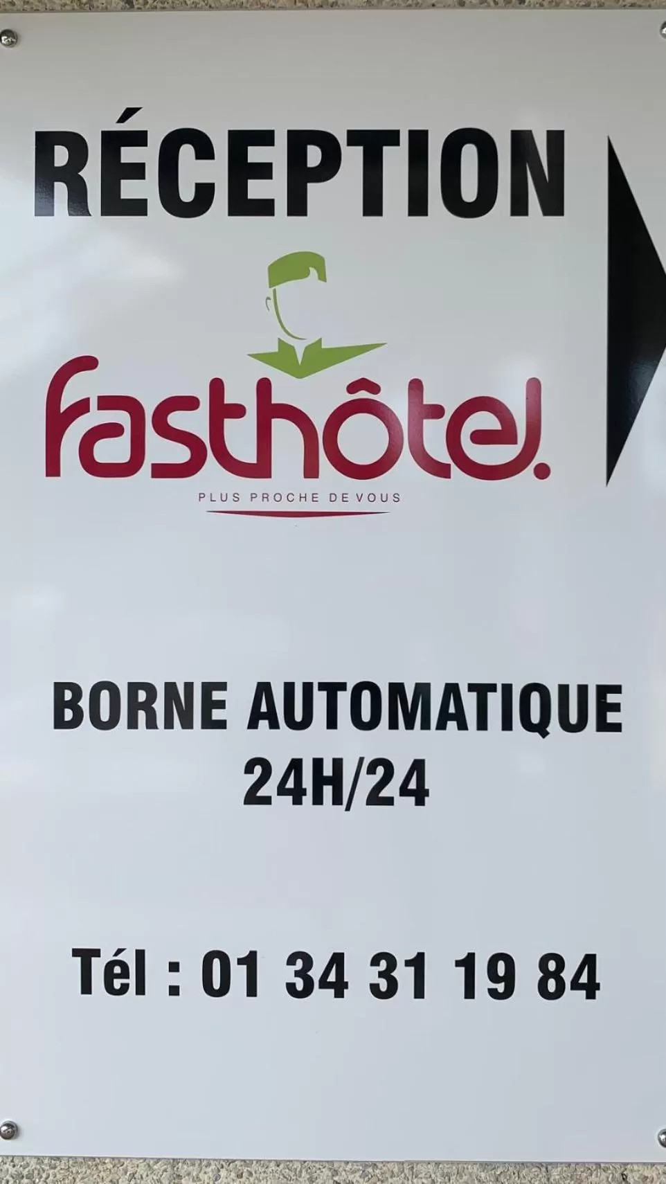 Text overlay in Fasthotel Roissy - Saint-Witz