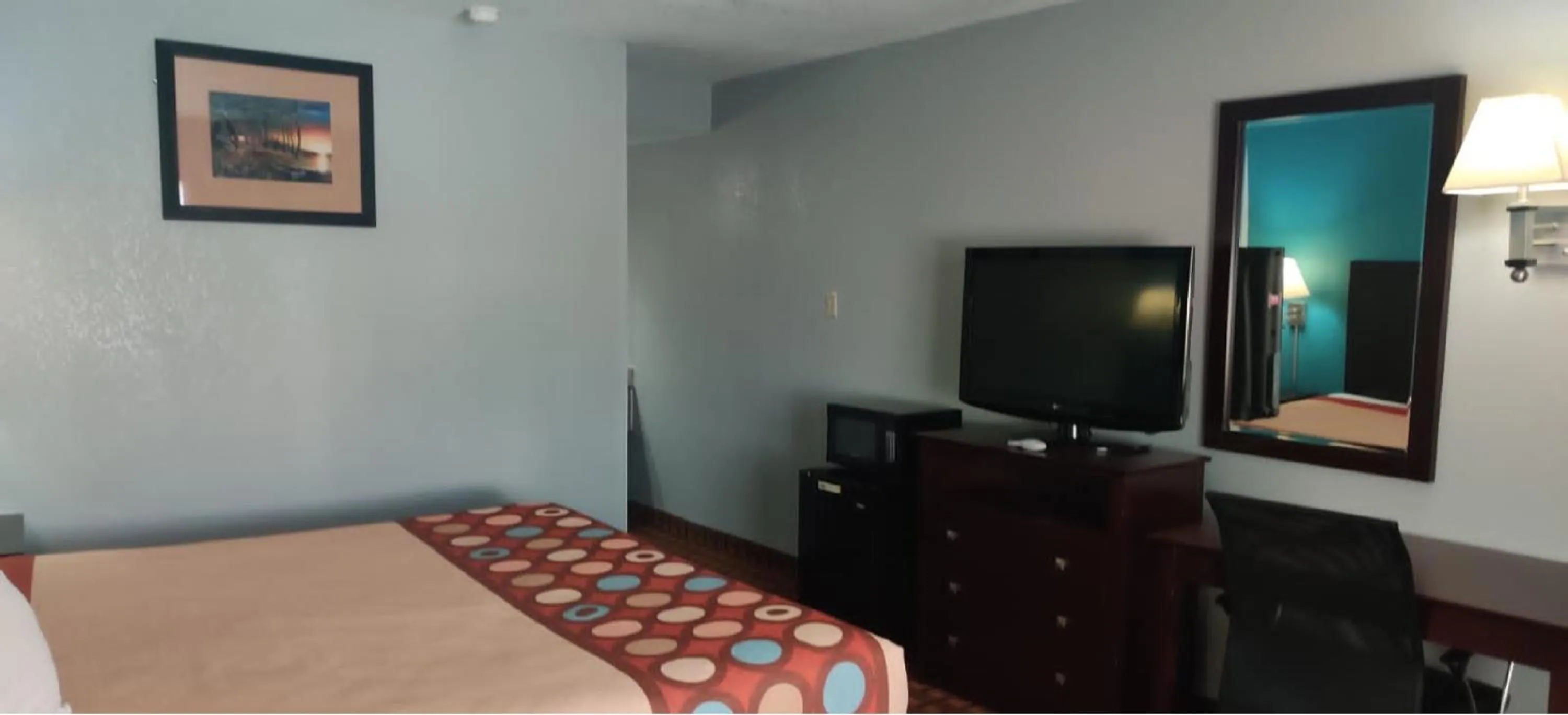 Bedroom, Bed in FairBridge Inn Express Stuttgart