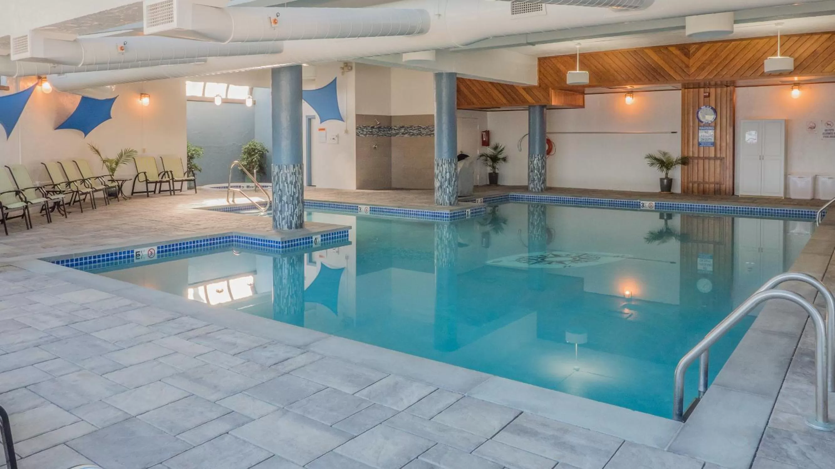 Swimming pool in Atlantic Oceanside Hotel & Conference Center