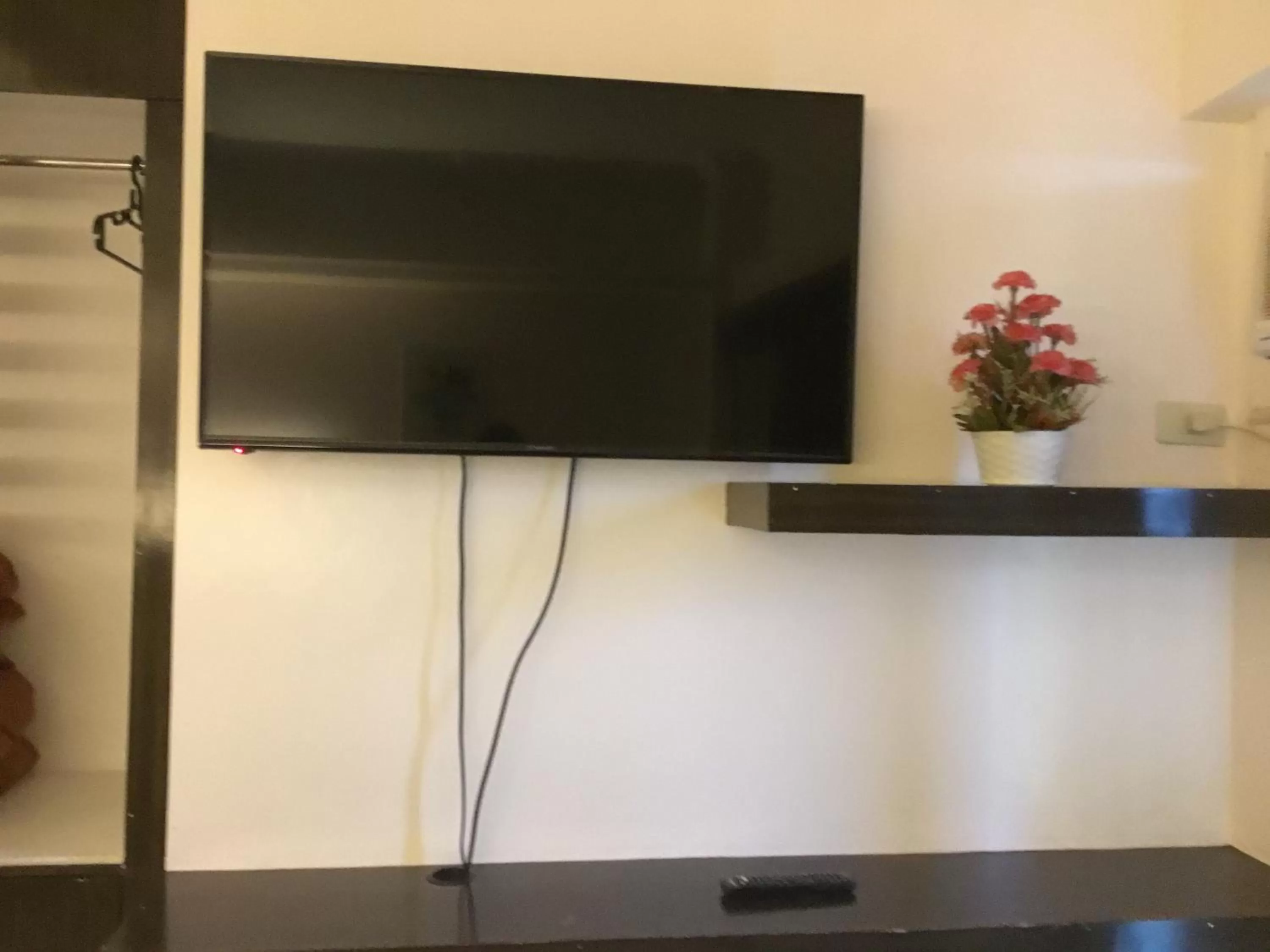 Condo with Free Swimming Pool & Viewing Deck