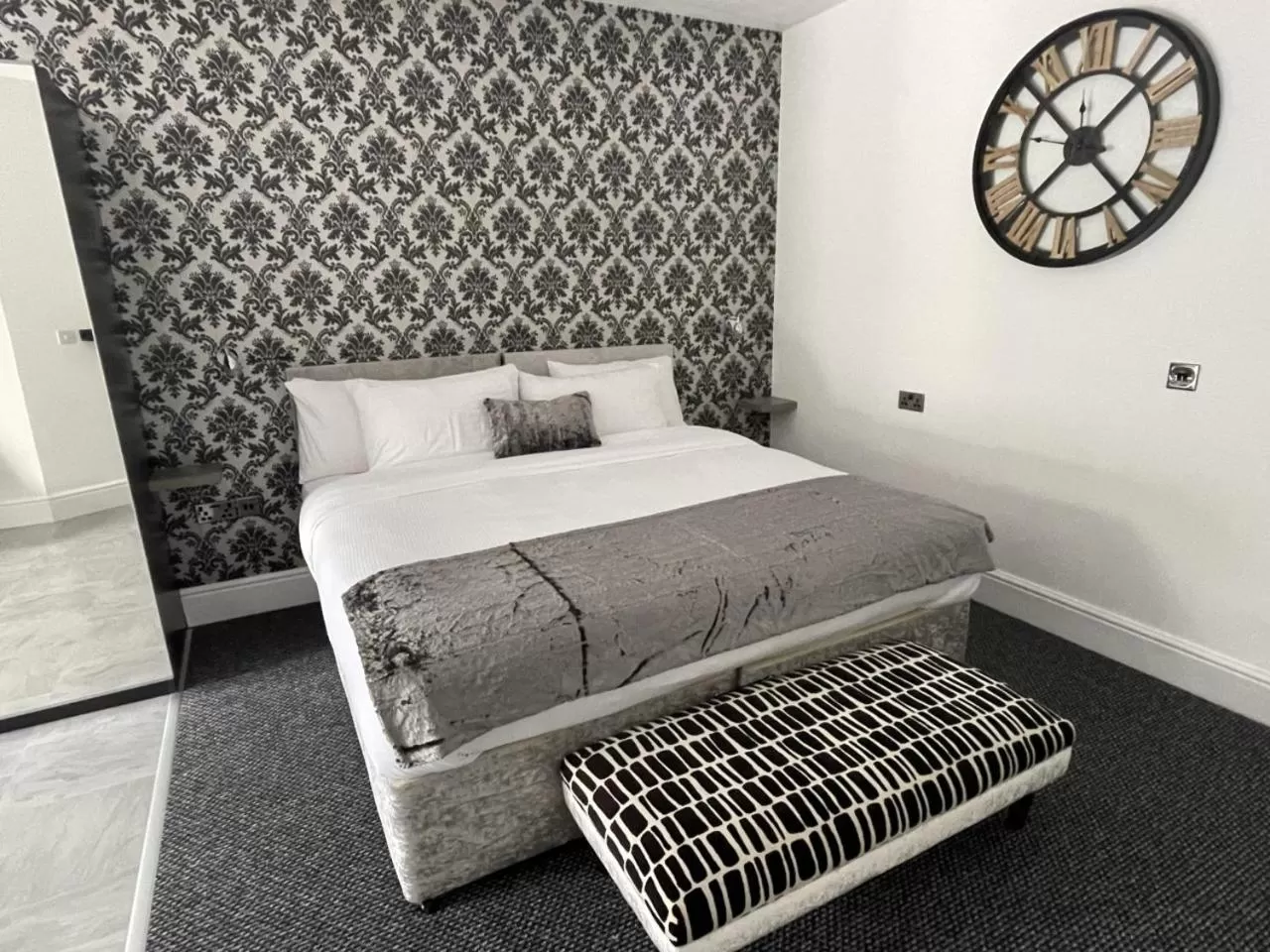 Bedroom, Bed in Charnwood Regency Guest House