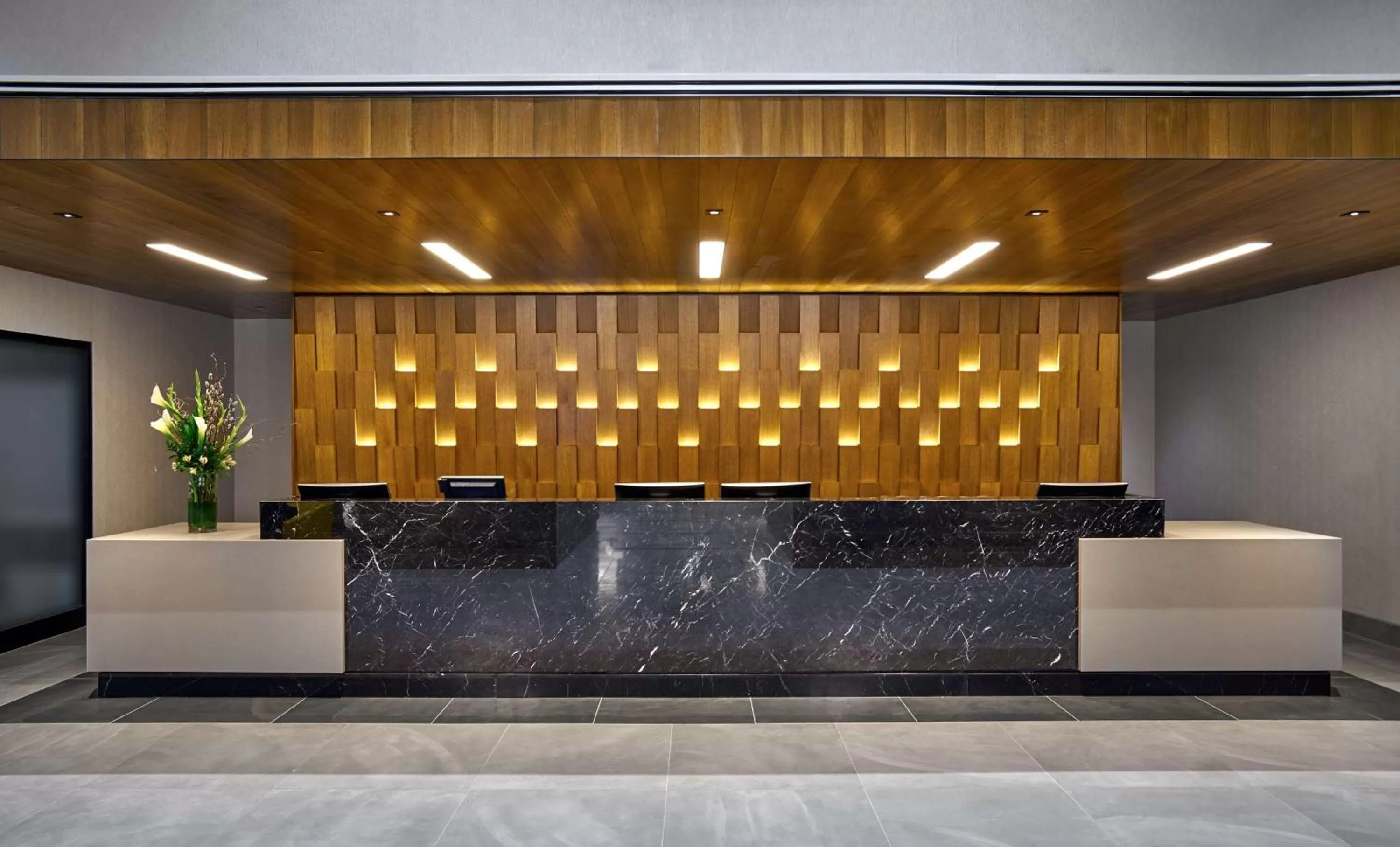 Lobby or reception in Hilton Des Moines Downtown