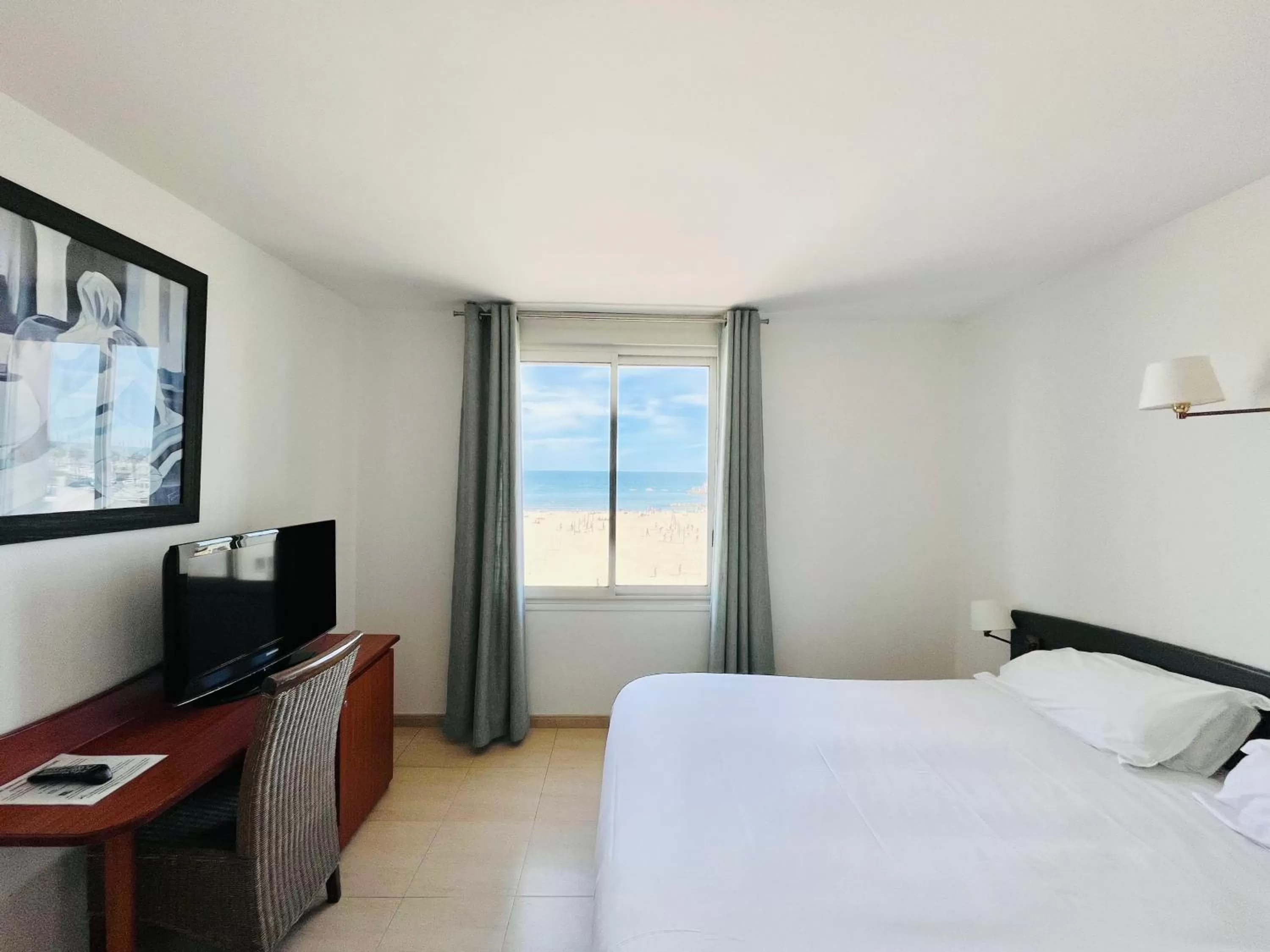 Photo of the whole room, Bed in Les Alizes