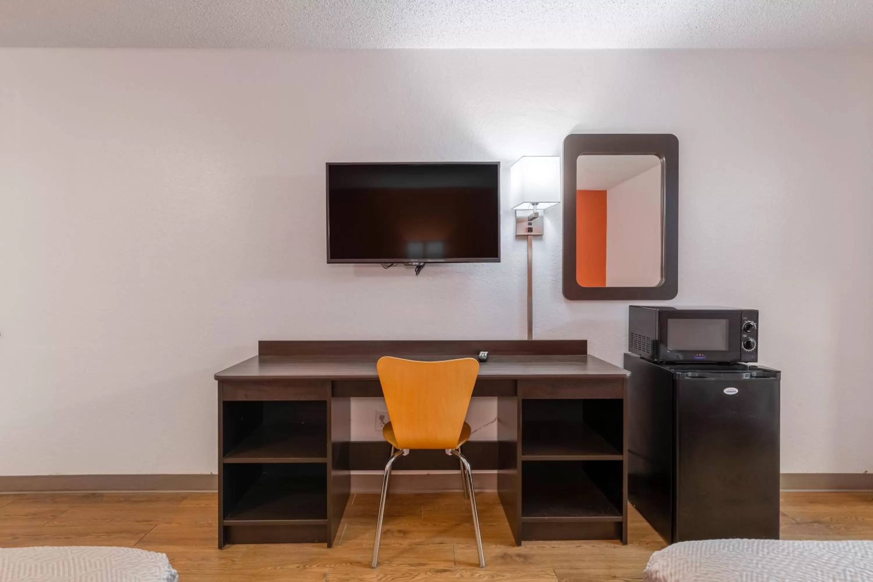 Bedroom in Motel 6-Bryan, TX - University Area