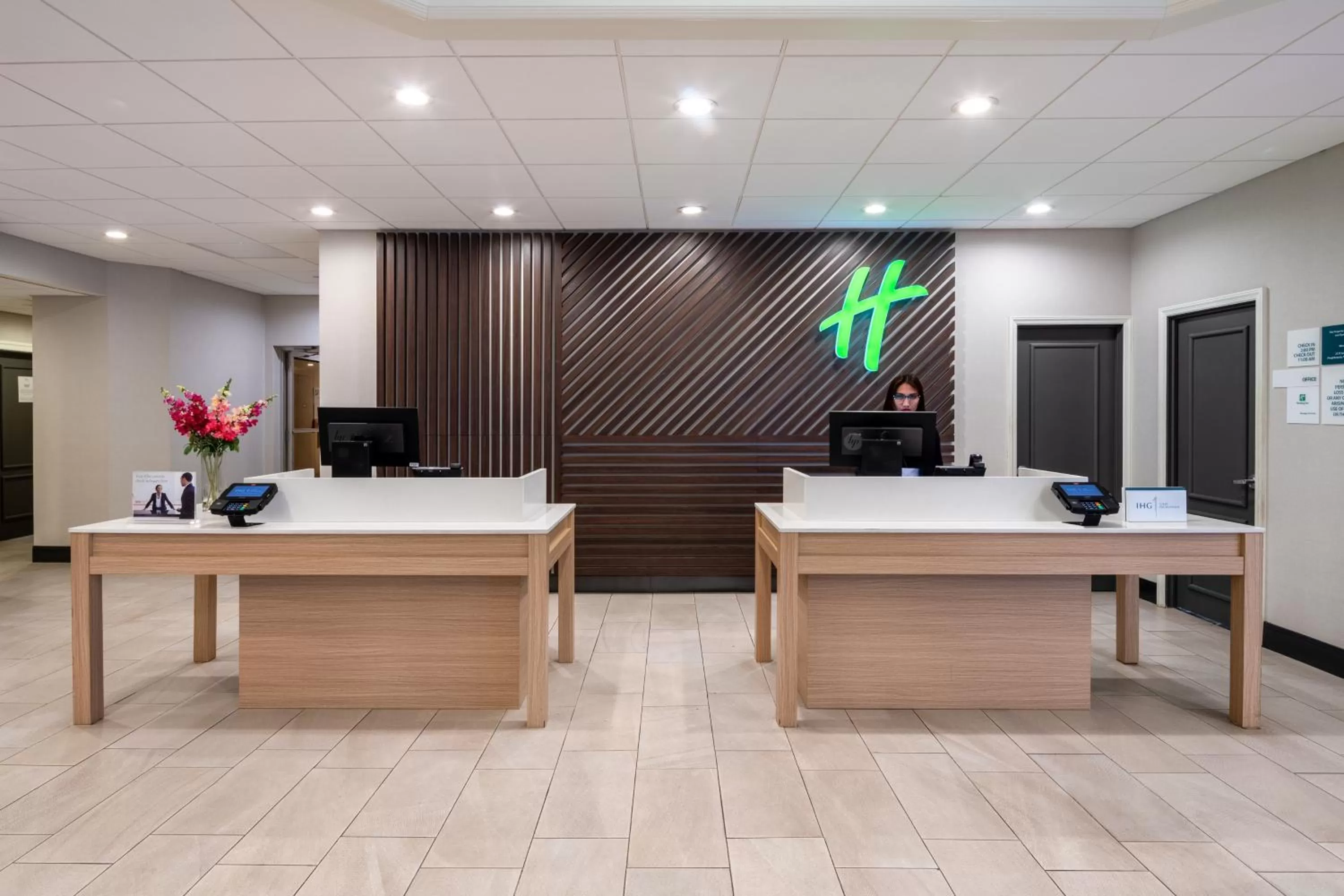 Lobby or reception in Holiday Inn Poughkeepsie by IHG