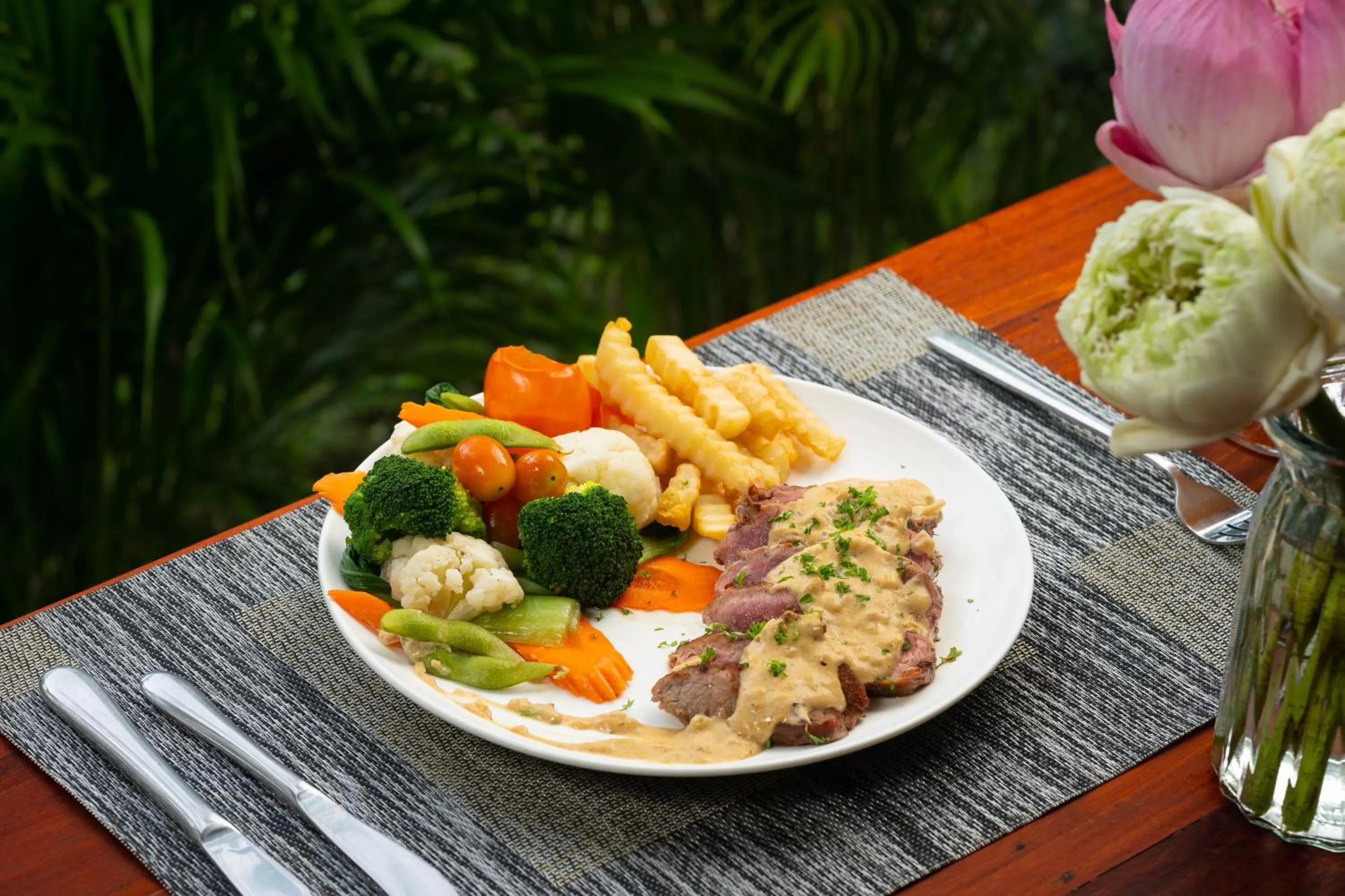 Restaurant/places to eat in Khmer House Resort