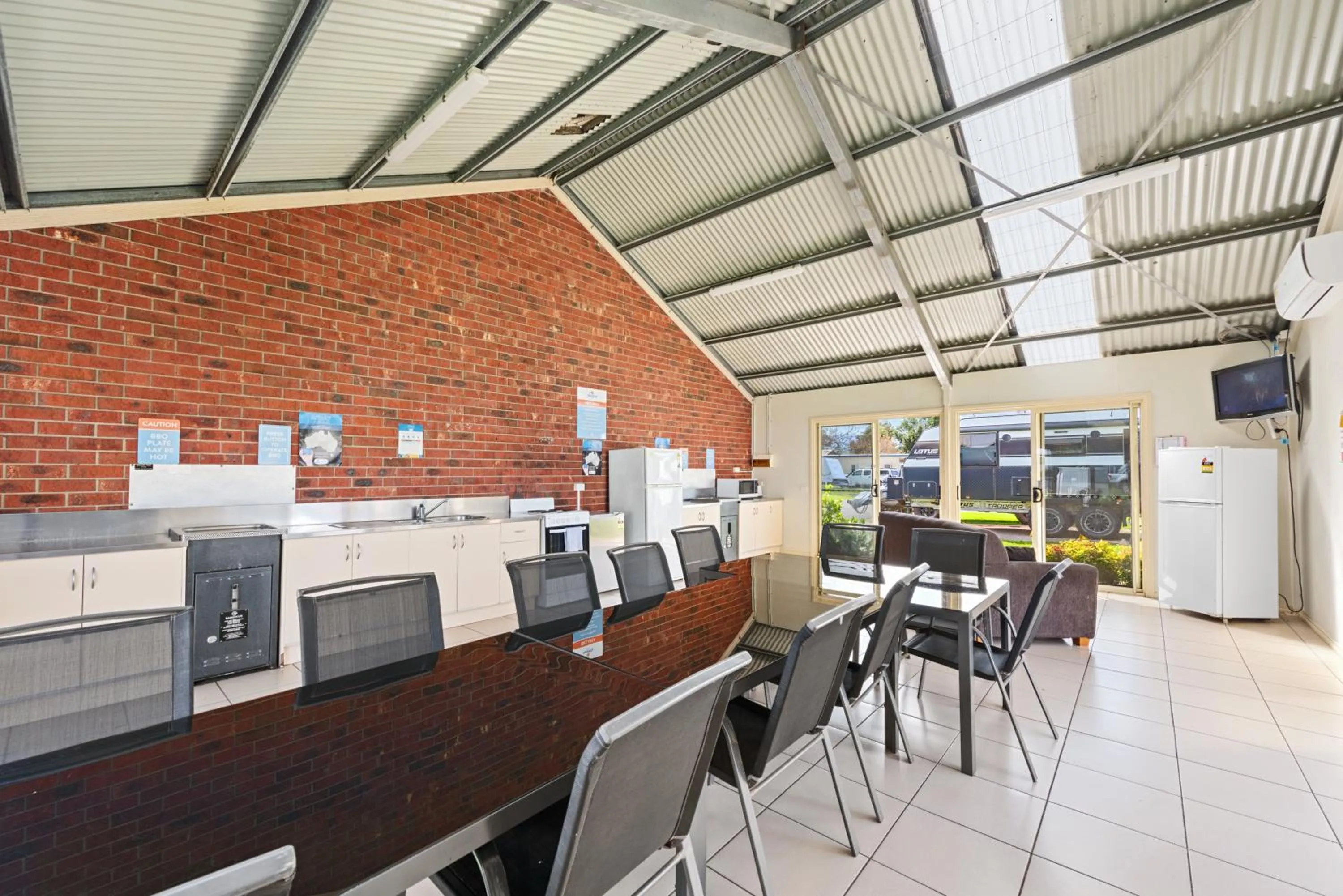 Communal kitchen in Discovery Parks - Geelong