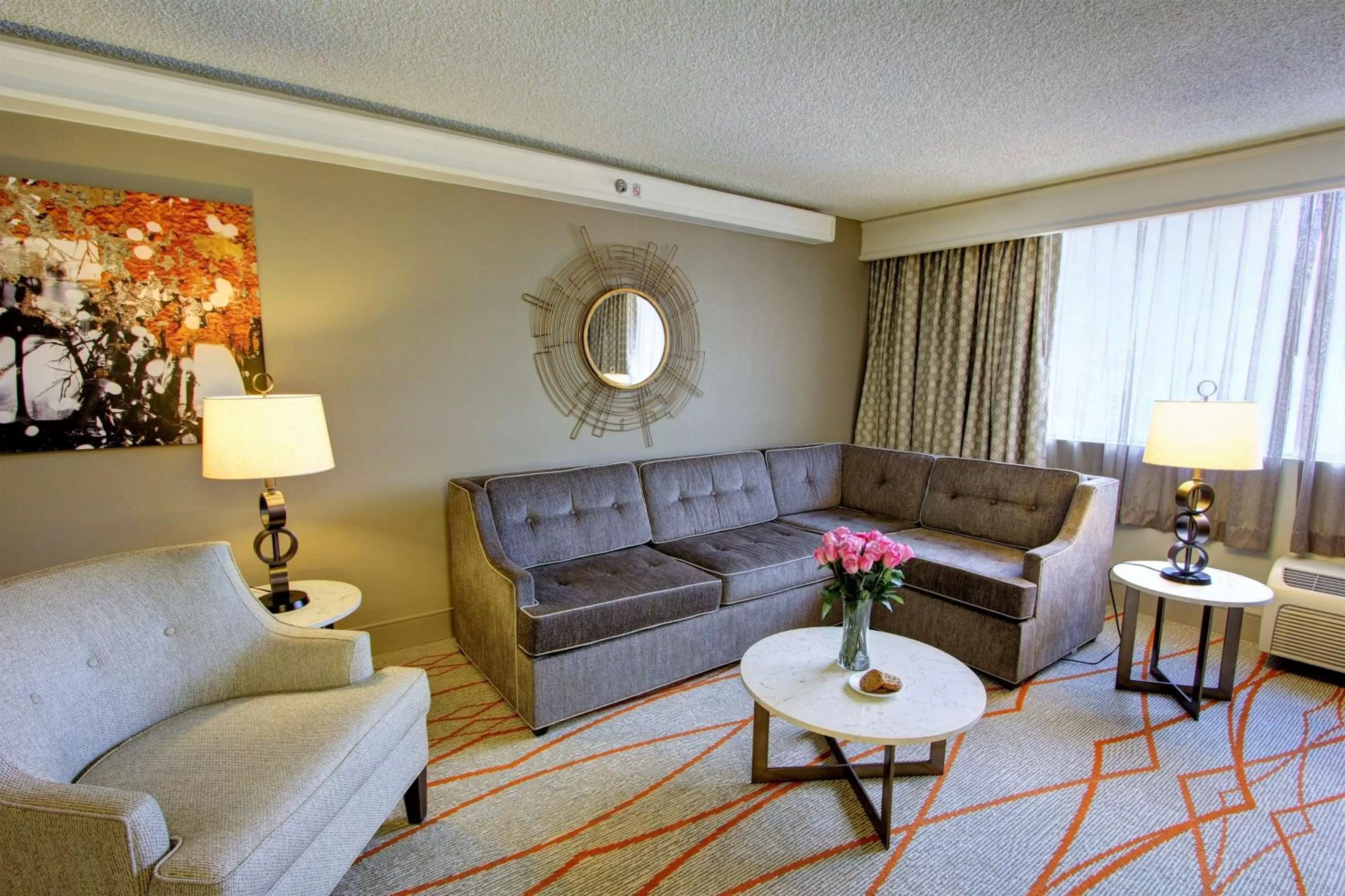 Living room, Seating Area in DoubleTree by Hilton Denver Central Park